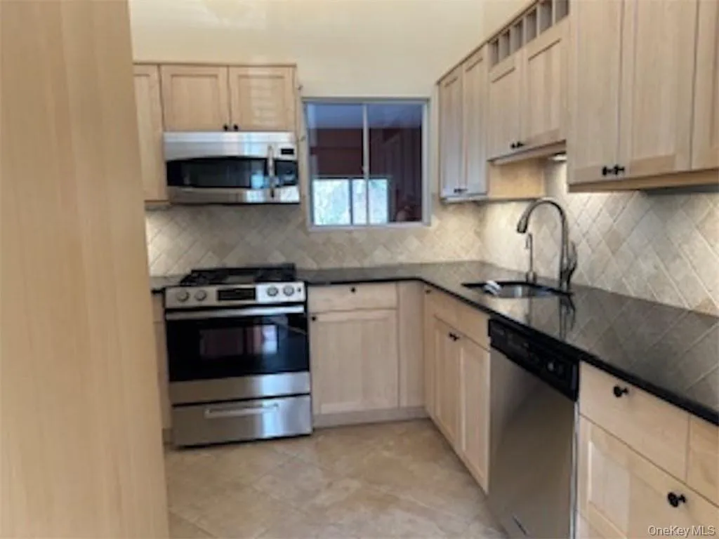 423 Springvale Road, Cortlandt, NY, 3 Bedrooms Bedrooms, 8 Rooms Rooms,1 BathroomBathrooms,Residential Lease,For Rent,Springvale,0,995339 423 Springvale Road, Cortlandt, NY, 3 Bedrooms Bedrooms, 8 Rooms Rooms,1 BathroomBathrooms,Residential Lease,For Rent,Springvale,0,995339