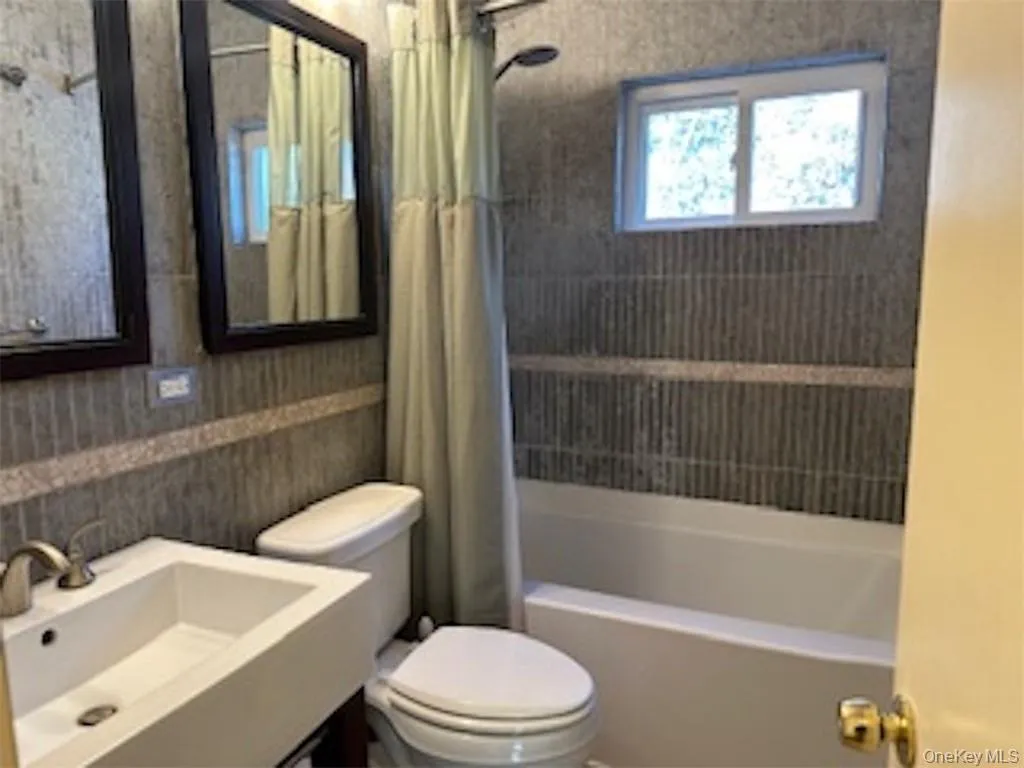 423 Springvale Road, Cortlandt, NY, 3 Bedrooms Bedrooms, 8 Rooms Rooms,1 BathroomBathrooms,Residential Lease,For Rent,Springvale,0,995339 423 Springvale Road, Cortlandt, NY, 3 Bedrooms Bedrooms, 8 Rooms Rooms,1 BathroomBathrooms,Residential Lease,For Rent,Springvale,0,995339