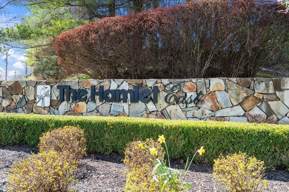 Stone wall entrance feature with dimensional lettering and integrated emblem Stone wall entrance feature with dimensional lettering and integrated emblem