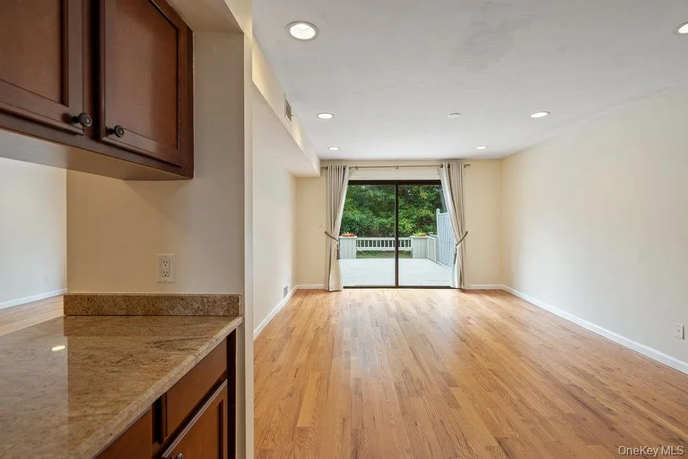 Den/Odffice with wood floors and dry bar Den/Odffice with wood floors and dry bar