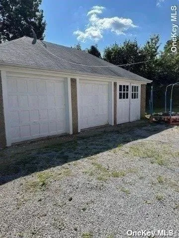 3-CAR GARAGE & STORAGE 3-CAR GARAGE & STORAGE