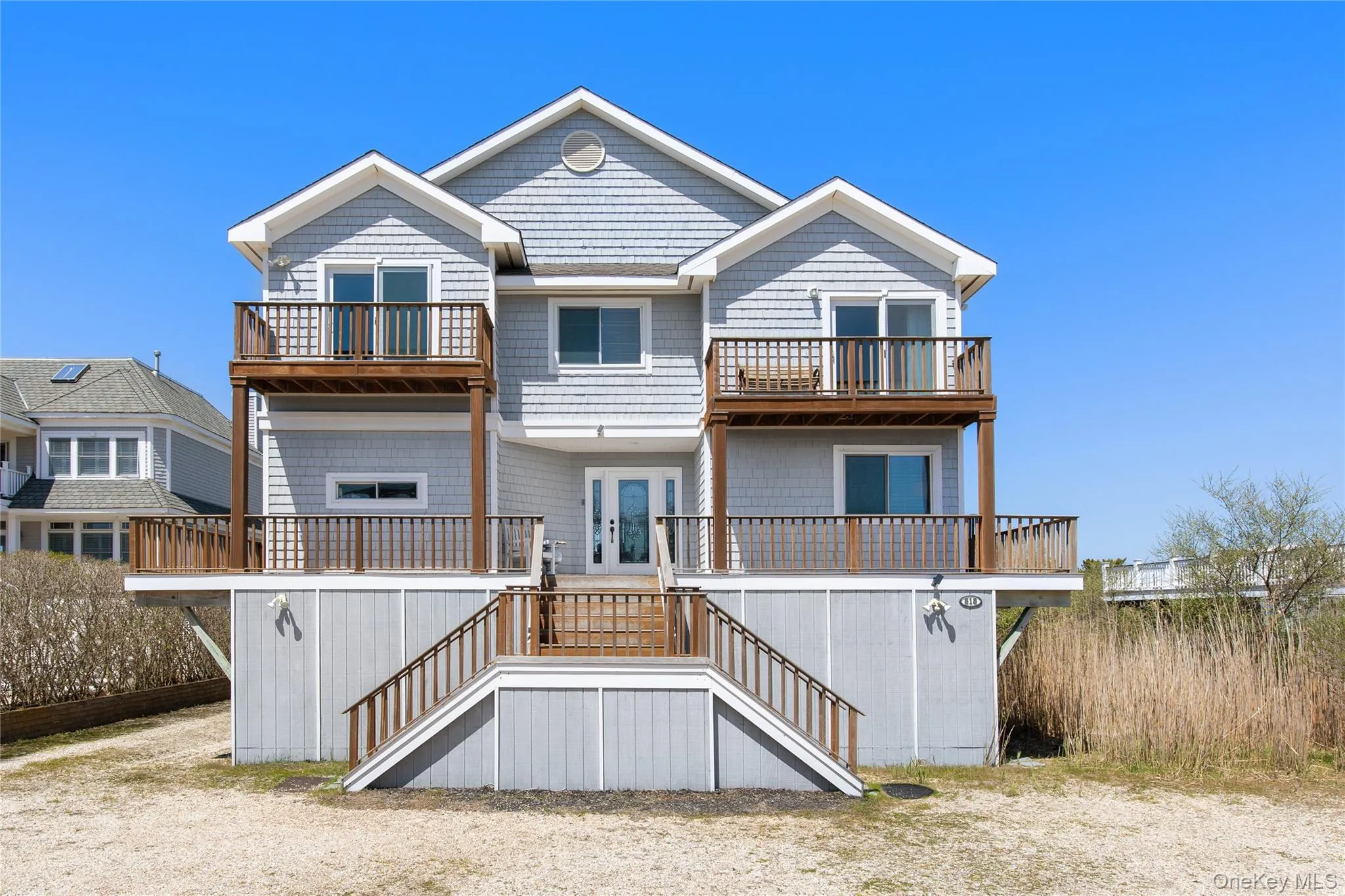 818 Dune Road, Southampton, New York 11978