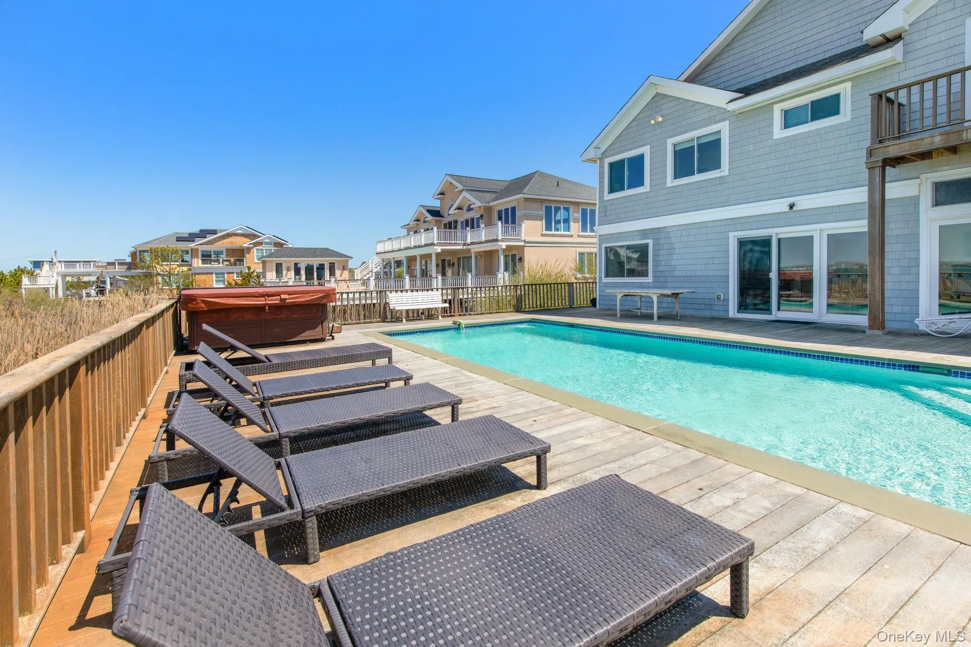 818 Dune Road, Southampton, New York 11978