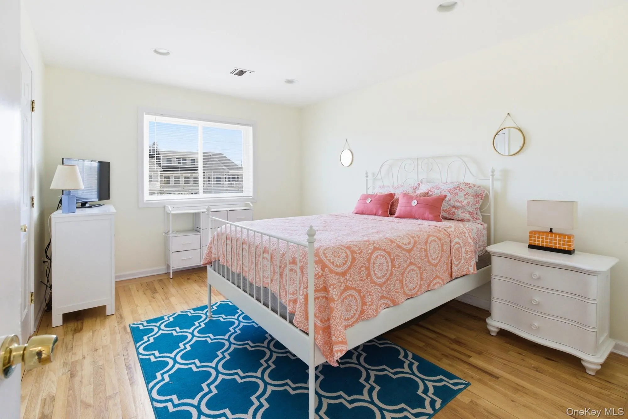 818 Dune Road, Southampton, New York 11978