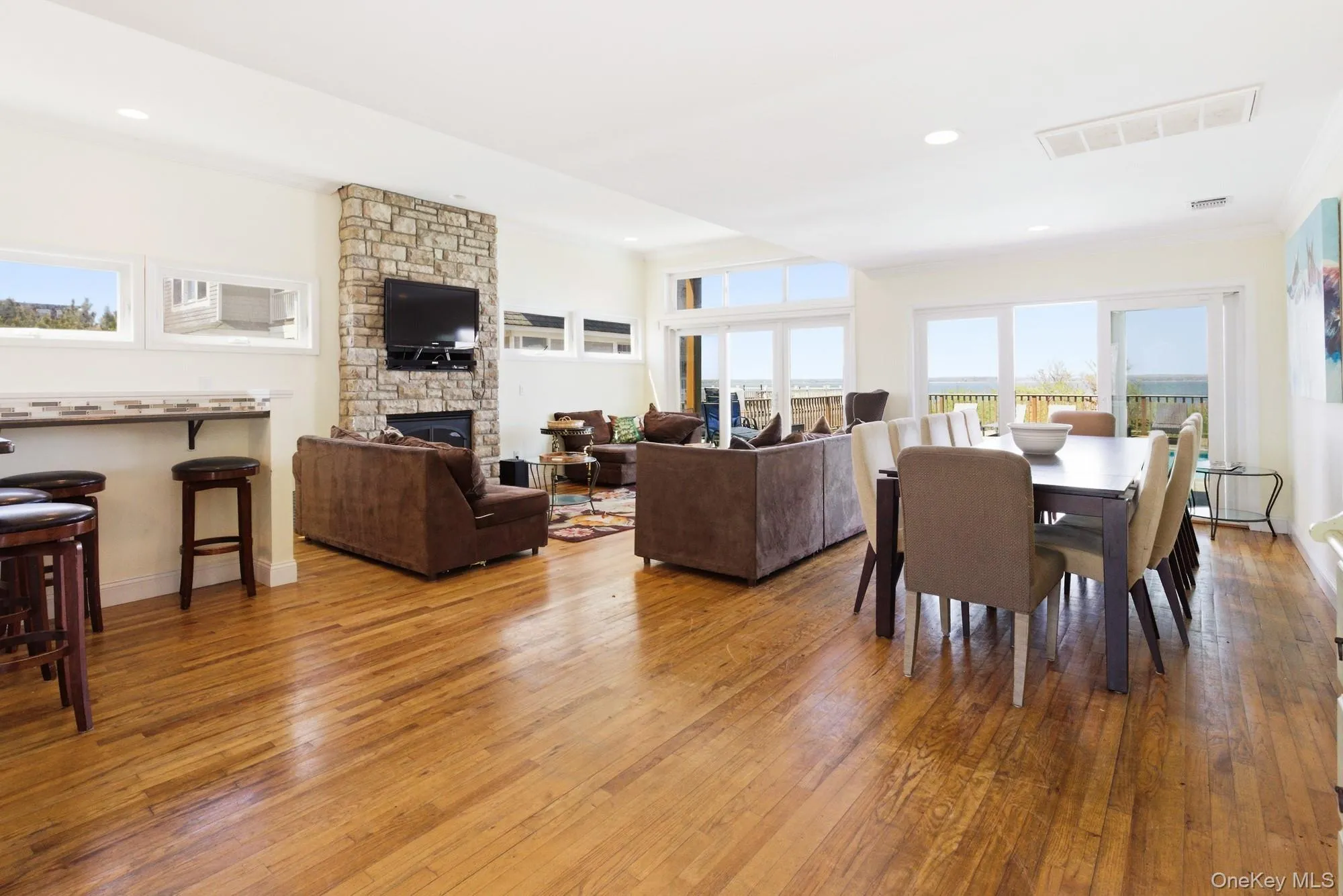 818 Dune Road, Southampton, New York 11978