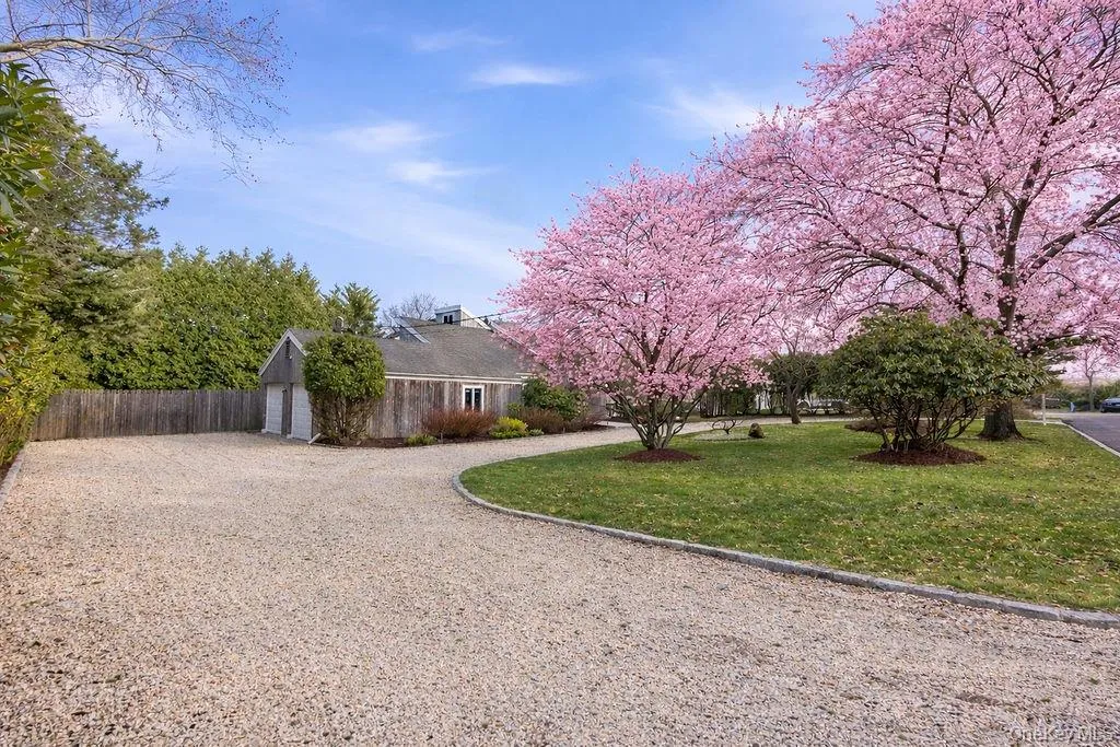 24 Liberty Street, Southampton, NY, 5 Bedrooms Bedrooms, 9 Rooms Rooms,2 BathroomsBathrooms,Residential Lease,For Rent,Liberty,0,995387 24 Liberty Street, Southampton, NY, 5 Bedrooms Bedrooms, 9 Rooms Rooms,2 BathroomsBathrooms,Residential Lease,For Rent,Liberty,0,995387