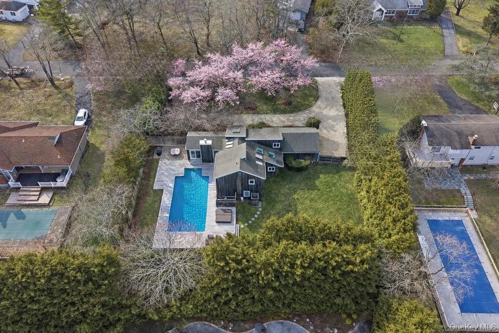 24 Liberty Street, Southampton, NY, 5 Bedrooms Bedrooms, 9 Rooms Rooms,2 BathroomsBathrooms,Residential Lease,For Rent,Liberty,0,995387 24 Liberty Street, Southampton, NY, 5 Bedrooms Bedrooms, 9 Rooms Rooms,2 BathroomsBathrooms,Residential Lease,For Rent,Liberty,0,995387