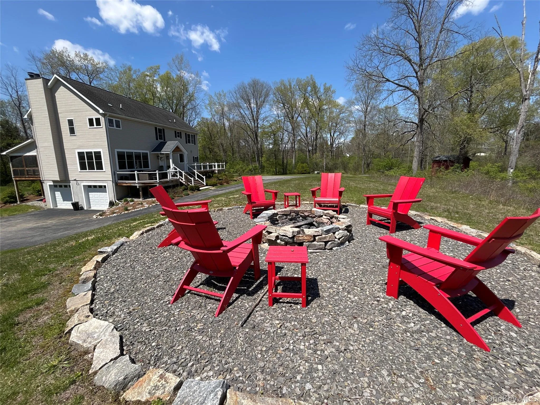 Relax in the evening with your friends and family around the firepit Relax in the evening with your friends and family around the firepit