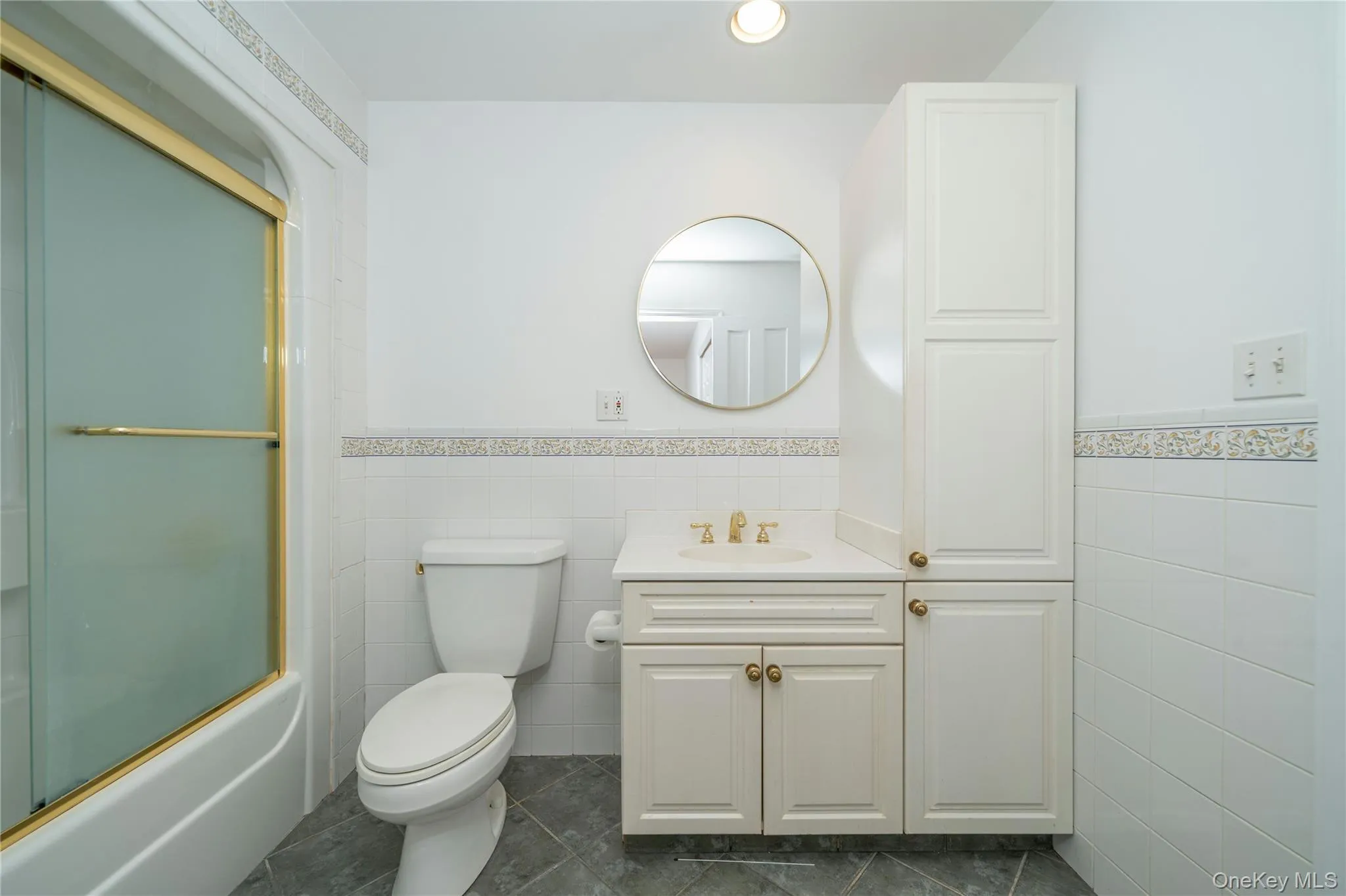 Shared bathroom. Shared bathroom.