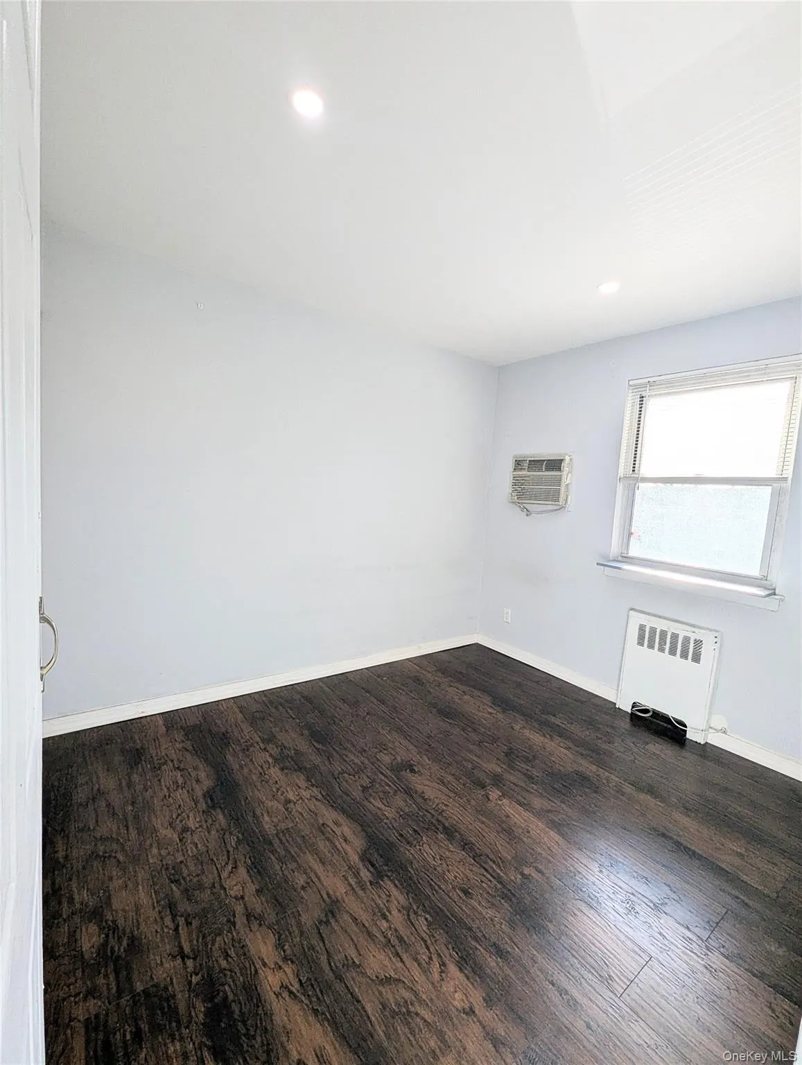 82-32 Langdale Street, New York, NY, 2 Bedrooms Bedrooms, 4 Rooms Rooms,1 BathroomBathrooms,Residential Lease,For Rent,Langdale,0,995452 82-32 Langdale Street, New York, NY, 2 Bedrooms Bedrooms, 4 Rooms Rooms,1 BathroomBathrooms,Residential Lease,For Rent,Langdale,0,995452