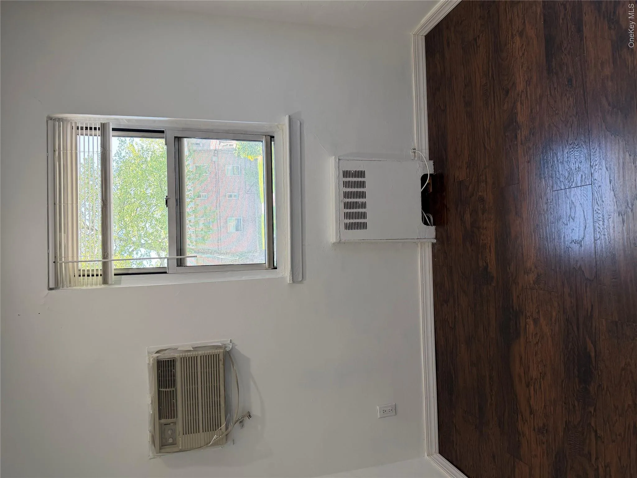 82-32 Langdale Street, New York, NY, 2 Bedrooms Bedrooms, 4 Rooms Rooms,1 BathroomBathrooms,Residential Lease,For Rent,Langdale,0,995452 82-32 Langdale Street, New York, NY, 2 Bedrooms Bedrooms, 4 Rooms Rooms,1 BathroomBathrooms,Residential Lease,For Rent,Langdale,0,995452