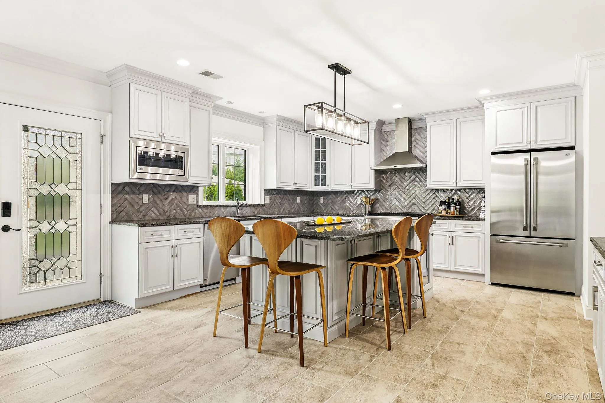Eat-in Kitchen Eat-in Kitchen