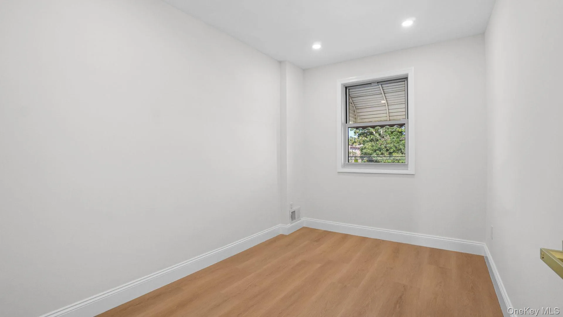 3719 Barnes Avenue, New York, NY, 5 Bedrooms Bedrooms, 9 Rooms Rooms,3 BathroomsBathrooms,Residential,For Rent,Barnes,0,995465 3719 Barnes Avenue, New York, NY, 5 Bedrooms Bedrooms, 9 Rooms Rooms,3 BathroomsBathrooms,Residential,For Rent,Barnes,0,995465