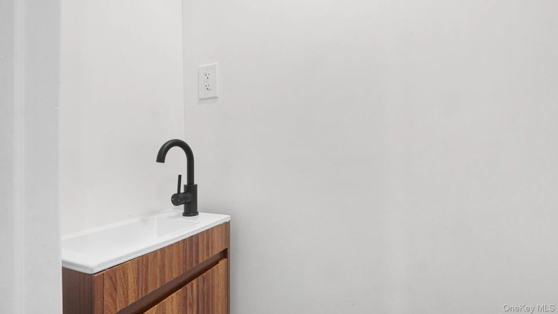 3719 Barnes Avenue, New York, NY, 5 Bedrooms Bedrooms, 9 Rooms Rooms,3 BathroomsBathrooms,Residential,For Rent,Barnes,0,995465 3719 Barnes Avenue, New York, NY, 5 Bedrooms Bedrooms, 9 Rooms Rooms,3 BathroomsBathrooms,Residential,For Rent,Barnes,0,995465