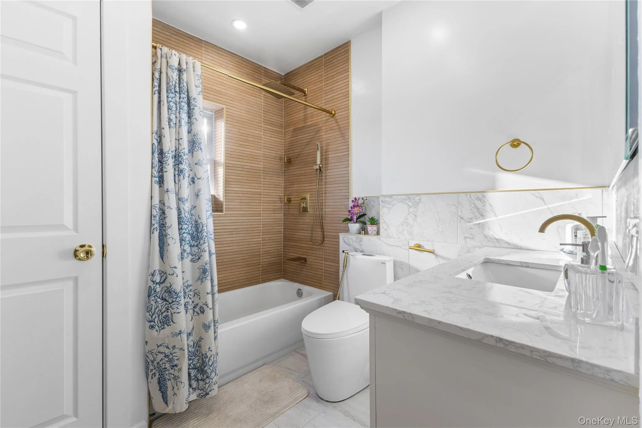 13156 229th Street, New York, NY, 3 Bedrooms Bedrooms, 9 Rooms Rooms,1 BathroomBathrooms,Residential Lease,For Rent,229th,0,995472 13156 229th Street, New York, NY, 3 Bedrooms Bedrooms, 9 Rooms Rooms,1 BathroomBathrooms,Residential Lease,For Rent,229th,0,995472