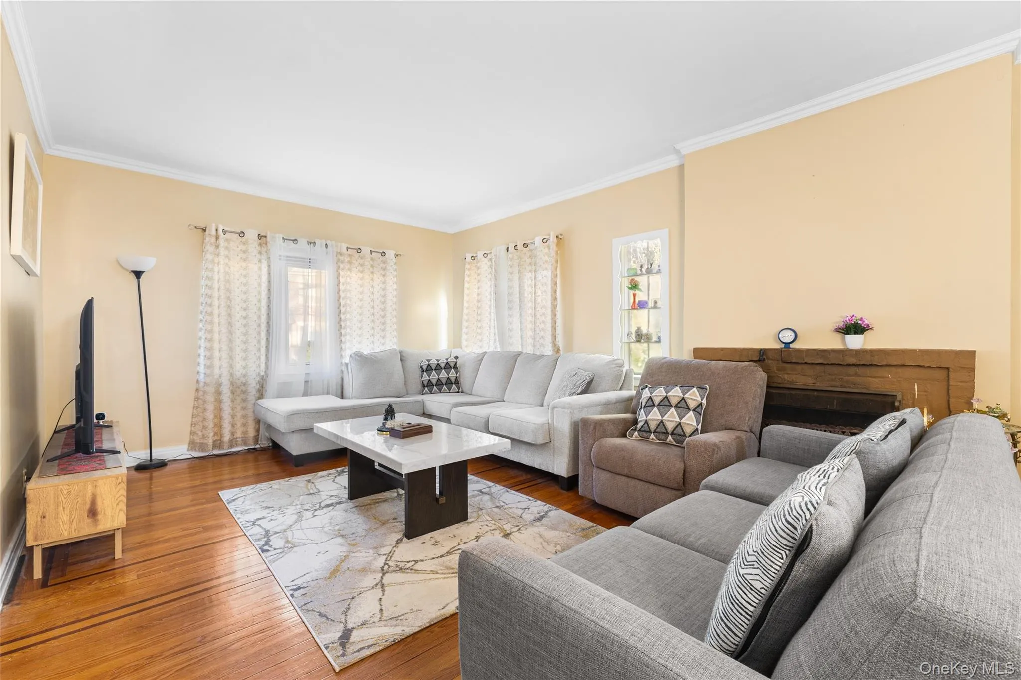 13156 229th Street, New York, NY, 3 Bedrooms Bedrooms, 9 Rooms Rooms,1 BathroomBathrooms,Residential Lease,For Rent,229th,0,995472 13156 229th Street, New York, NY, 3 Bedrooms Bedrooms, 9 Rooms Rooms,1 BathroomBathrooms,Residential Lease,For Rent,229th,0,995472