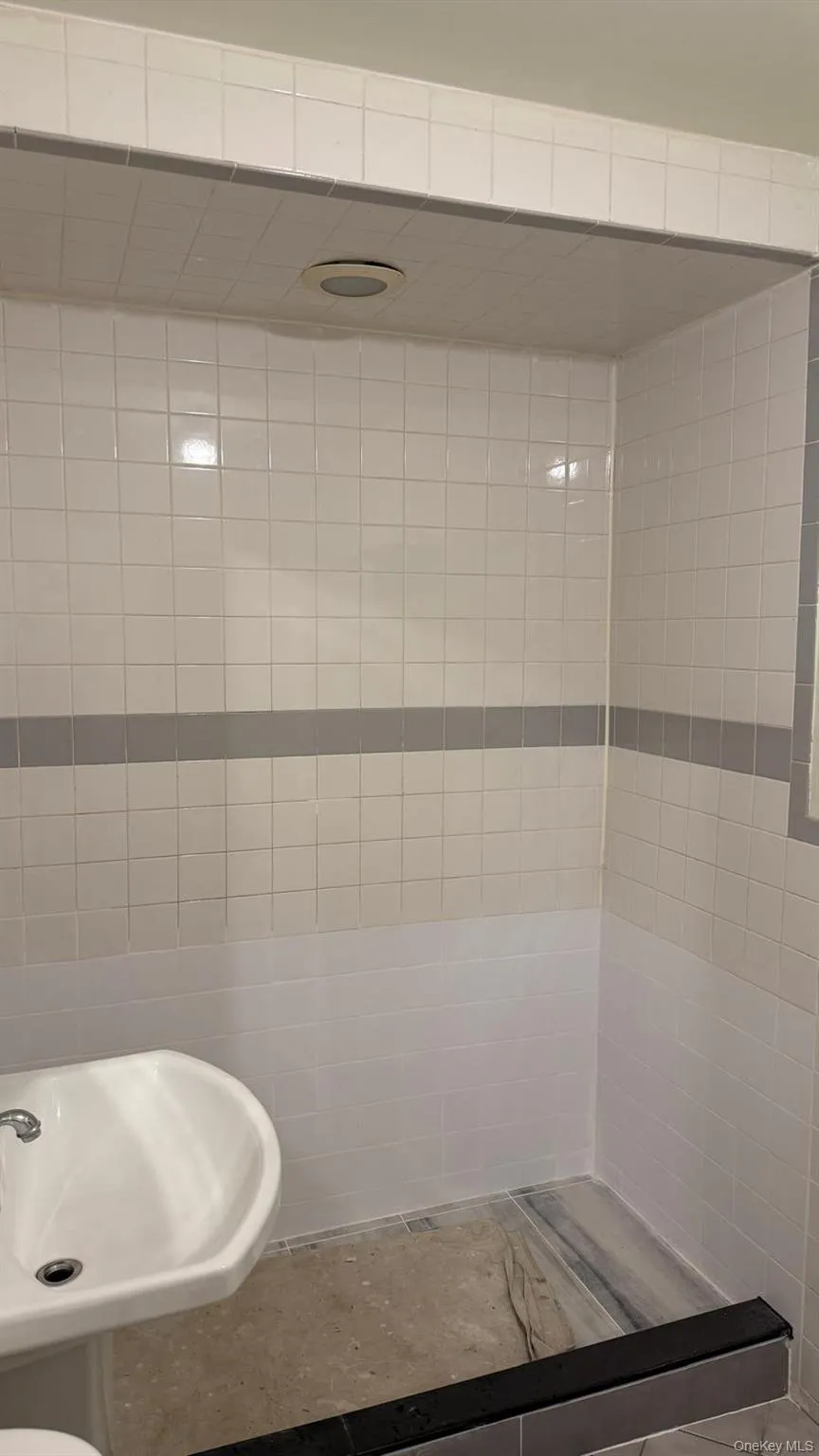 13431 Hawtree Street, New York, NY, 2 Bedrooms Bedrooms, 5 Rooms Rooms,1 BathroomBathrooms,Residential Lease,For Rent,Hawtree,0,995486 13431 Hawtree Street, New York, NY, 2 Bedrooms Bedrooms, 5 Rooms Rooms,1 BathroomBathrooms,Residential Lease,For Rent,Hawtree,0,995486