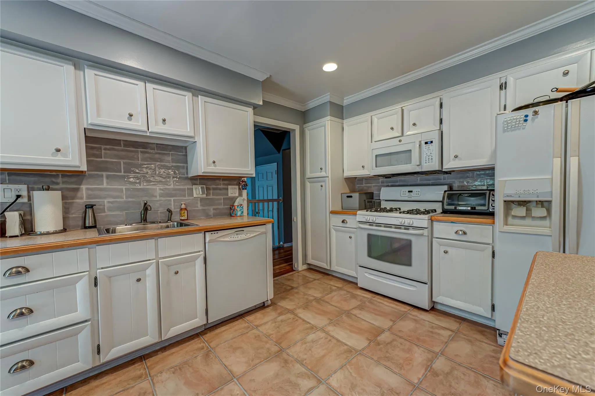 20 Evon Drive, Oyster Bay, NY, 4 Bedrooms Bedrooms, 8 Rooms Rooms,2 BathroomsBathrooms,Residential,For Rent,Evon,0,995494 20 Evon Drive, Oyster Bay, NY, 4 Bedrooms Bedrooms, 8 Rooms Rooms,2 BathroomsBathrooms,Residential,For Rent,Evon,0,995494