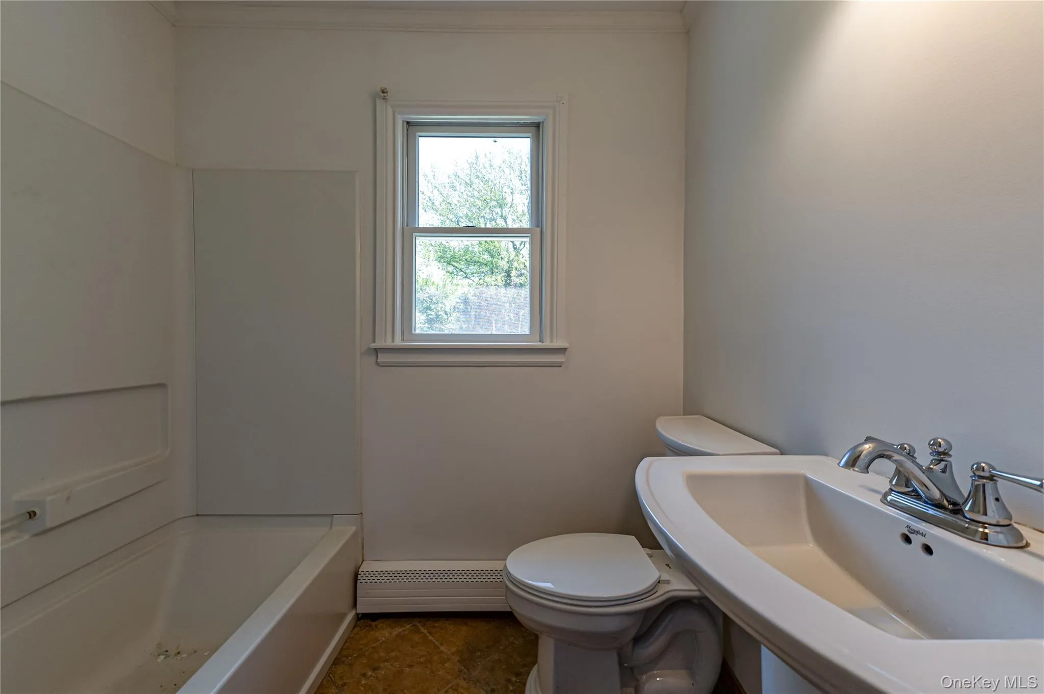 Main Bathroom Main Bathroom
