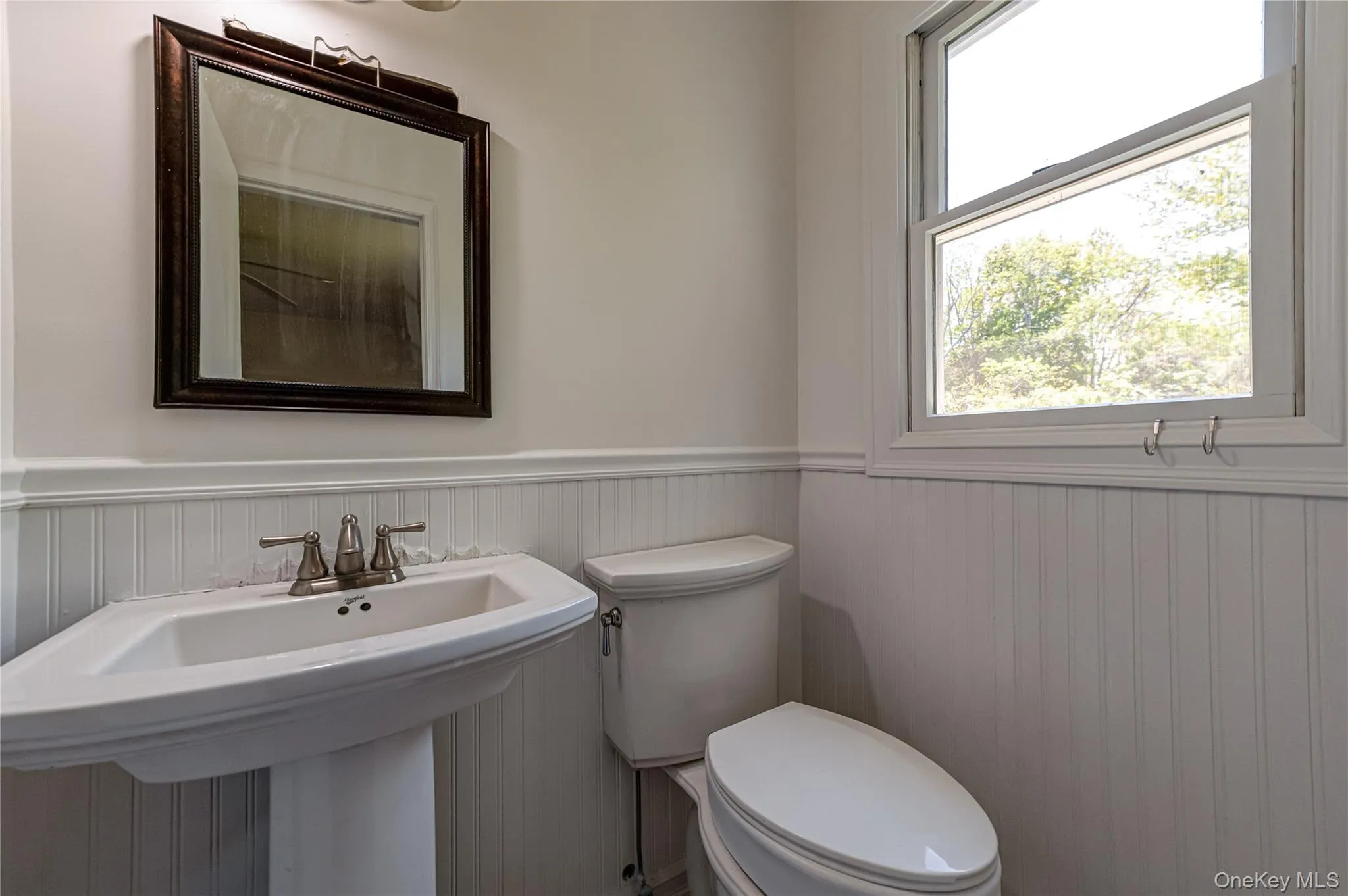 1/2 Bath on suite off Master 1/2 Bath on suite off Master