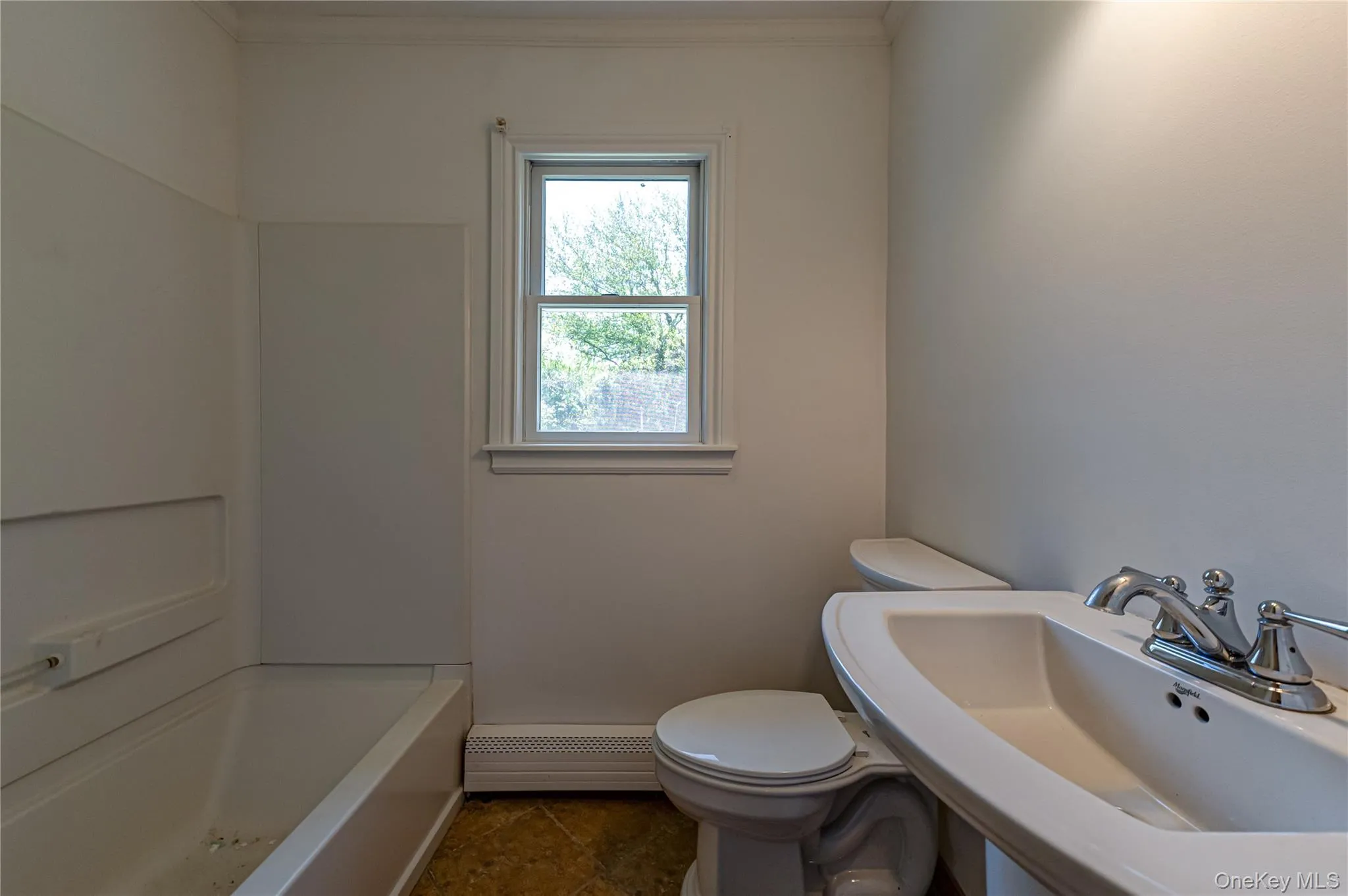 Main bathroom off Hall in main of house Main bathroom off Hall in main of house