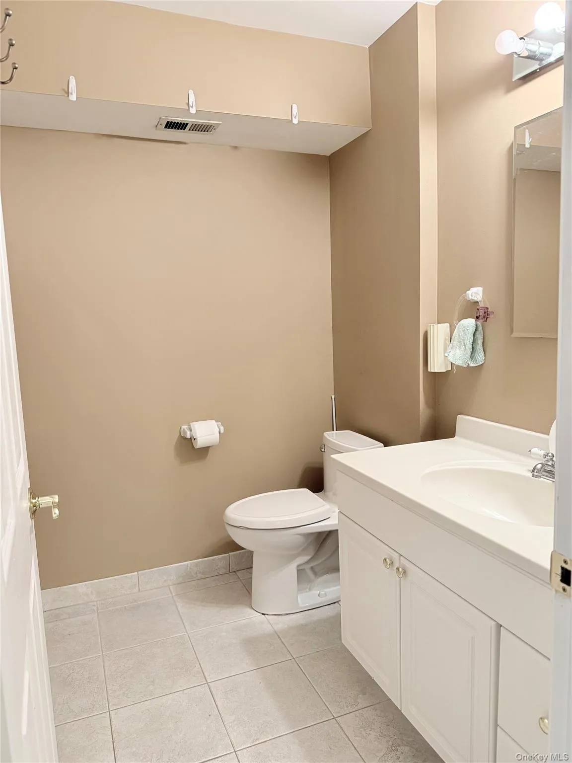 21 Manors Drive, Oyster Bay, NY, 2 Bedrooms Bedrooms, 6 Rooms Rooms,2 BathroomsBathrooms,Residential Lease,For Rent,Manors,0,995504 21 Manors Drive, Oyster Bay, NY, 2 Bedrooms Bedrooms, 6 Rooms Rooms,2 BathroomsBathrooms,Residential Lease,For Rent,Manors,0,995504