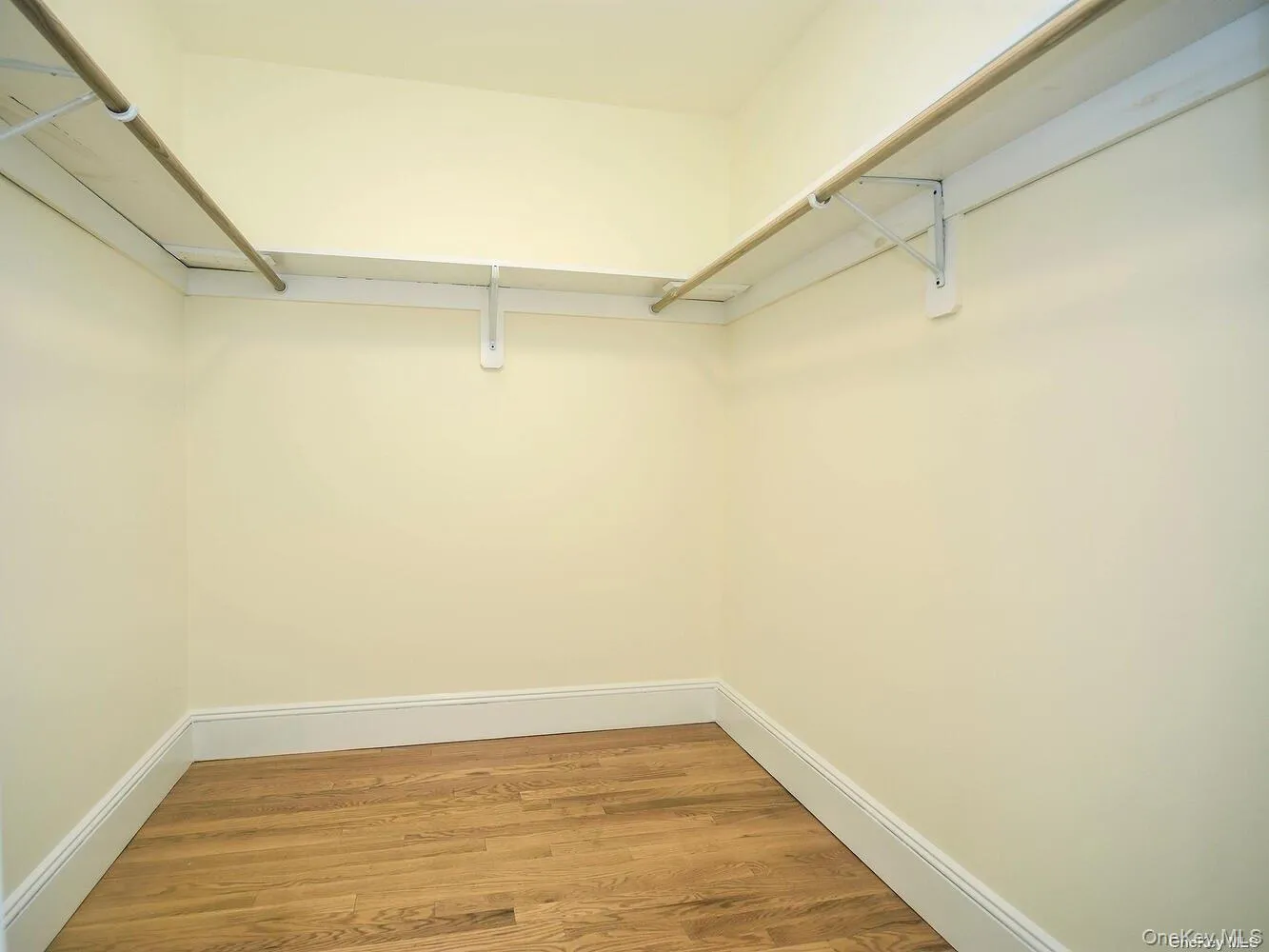 51 Inwood Road, North Hempstead, NY, 3 Bedrooms Bedrooms, 6 Rooms Rooms,2 BathroomsBathrooms,Residential Lease,For Rent,Inwood,0,995509 51 Inwood Road, North Hempstead, NY, 3 Bedrooms Bedrooms, 6 Rooms Rooms,2 BathroomsBathrooms,Residential Lease,For Rent,Inwood,0,995509