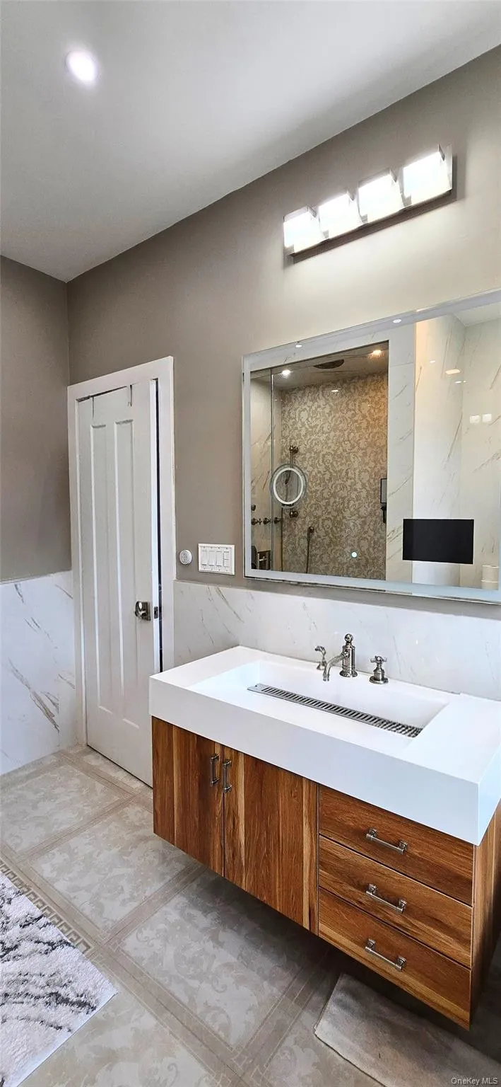 Full Bathroom #2 - In the primary bedroom Full Bathroom #2 - In the primary bedroom