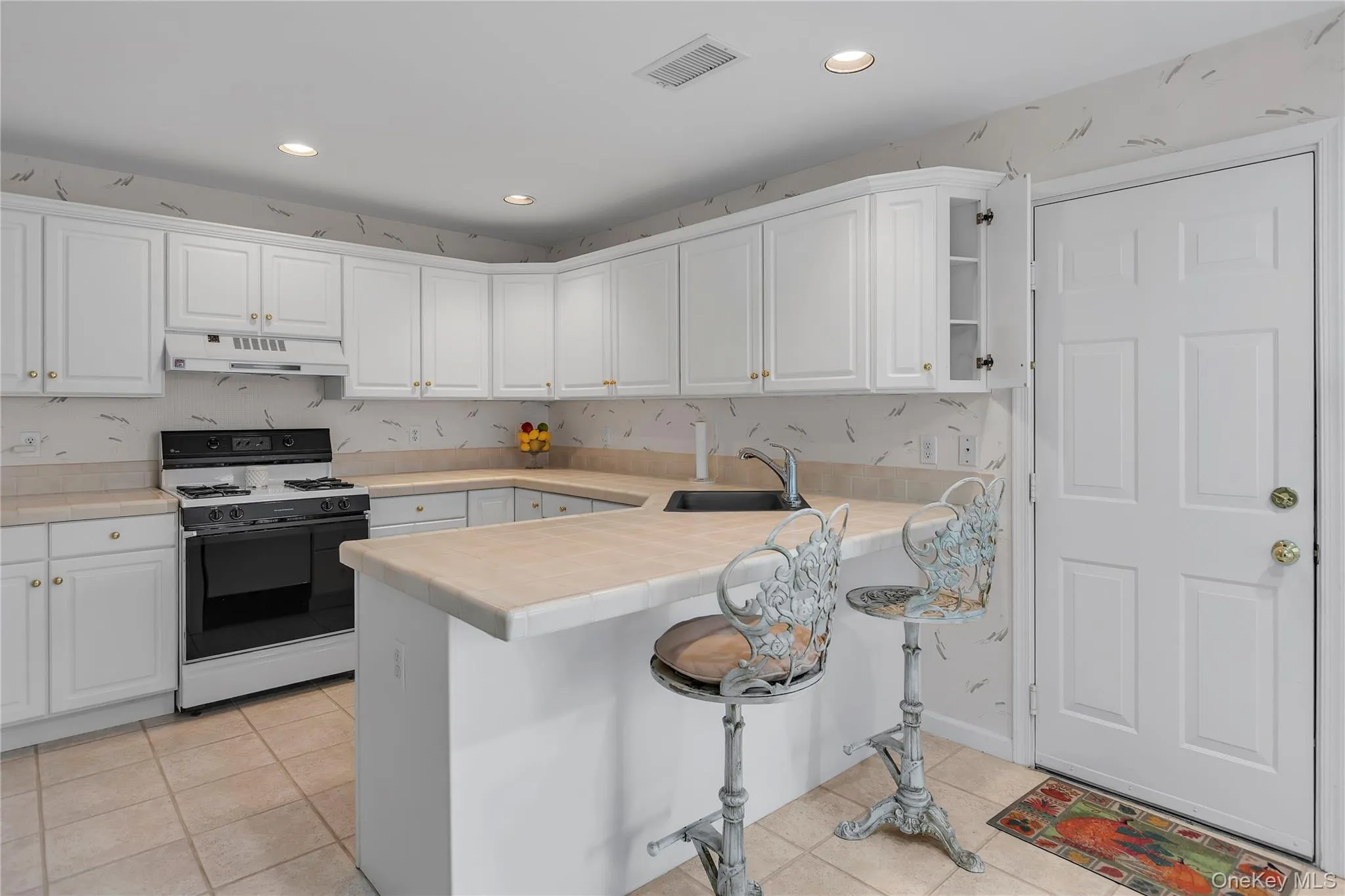 6 Gerriet Court, Huntington, NY, 3 Bedrooms Bedrooms, 9 Rooms Rooms,2 BathroomsBathrooms,Residential,For Rent,Gerriet,0,995521 6 Gerriet Court, Huntington, NY, 3 Bedrooms Bedrooms, 9 Rooms Rooms,2 BathroomsBathrooms,Residential,For Rent,Gerriet,0,995521