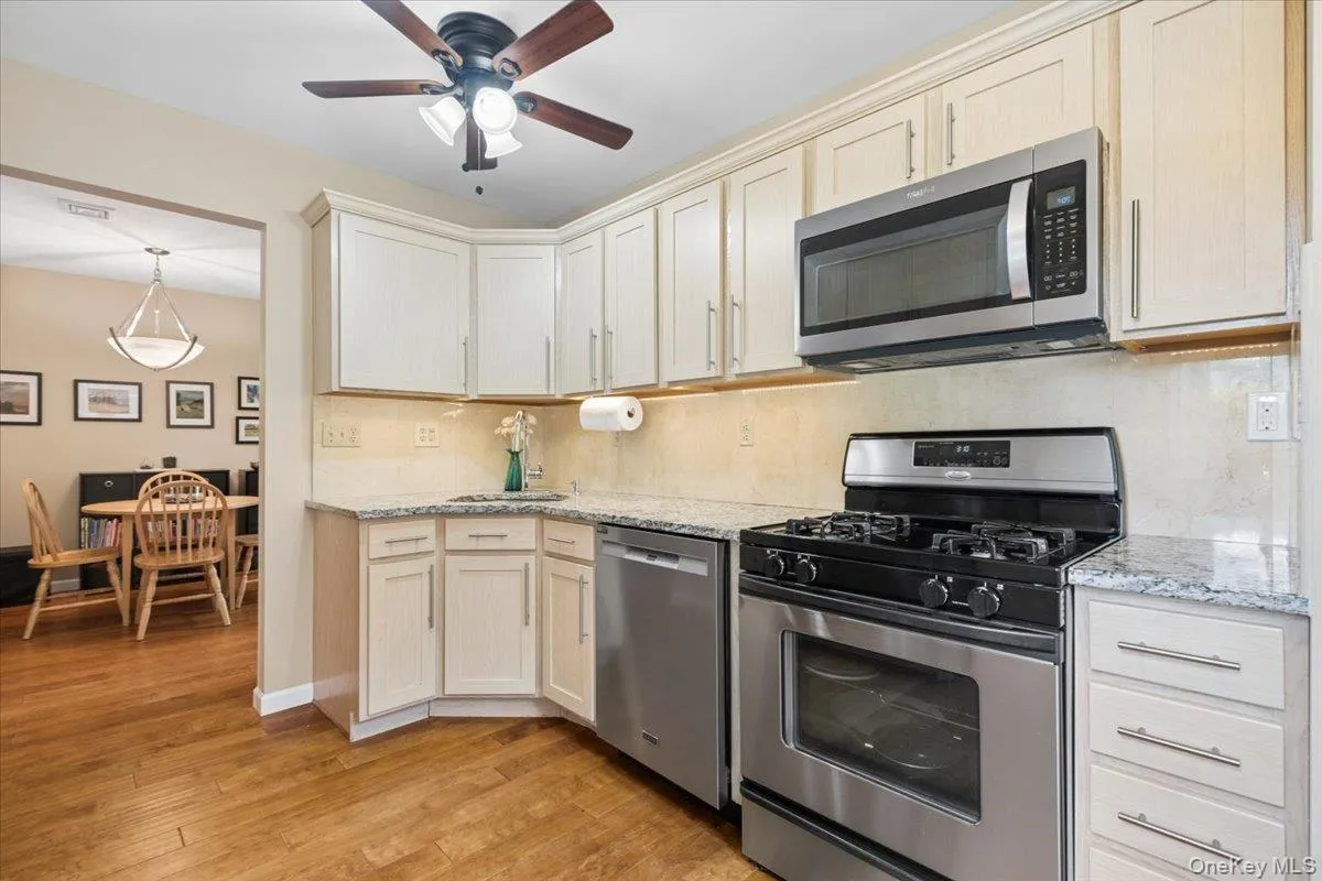 4205 Finch Court, Peekskill, NY, 2 Bedrooms Bedrooms, 6 Rooms Rooms,2 BathroomsBathrooms,Residential,For Rent,Finch,0,995522 4205 Finch Court, Peekskill, NY, 2 Bedrooms Bedrooms, 6 Rooms Rooms,2 BathroomsBathrooms,Residential,For Rent,Finch,0,995522
