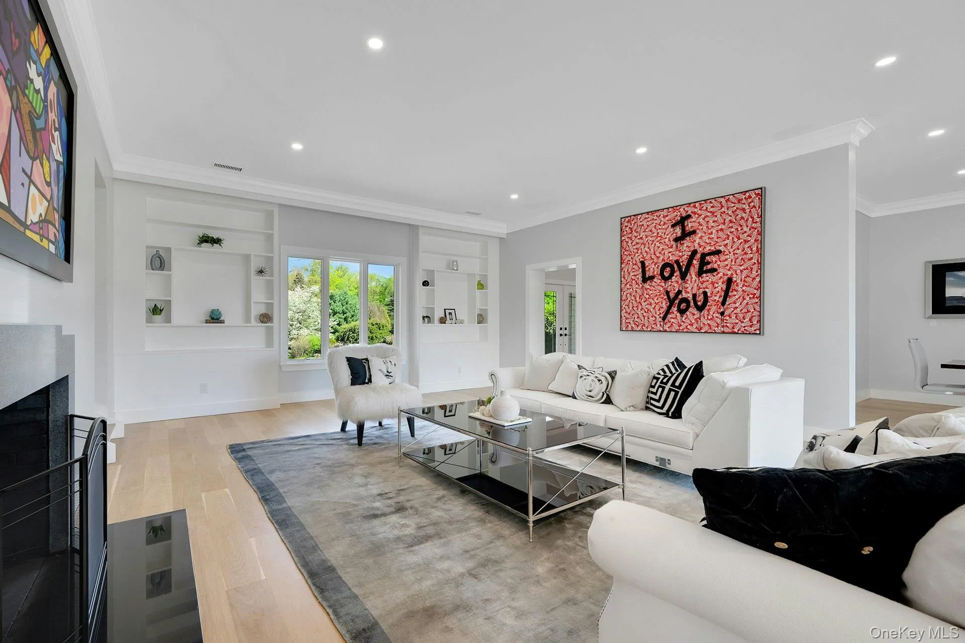 Open and airy living room with built-ins Open and airy living room with built-ins