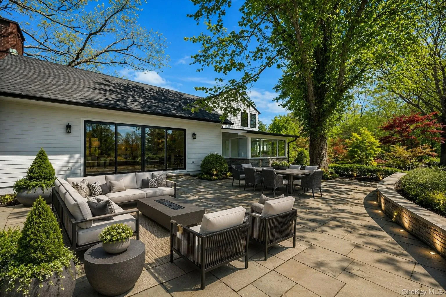 This house is ideal for outdoor entertaining - Virtually staged This house is ideal for outdoor entertaining - Virtually staged