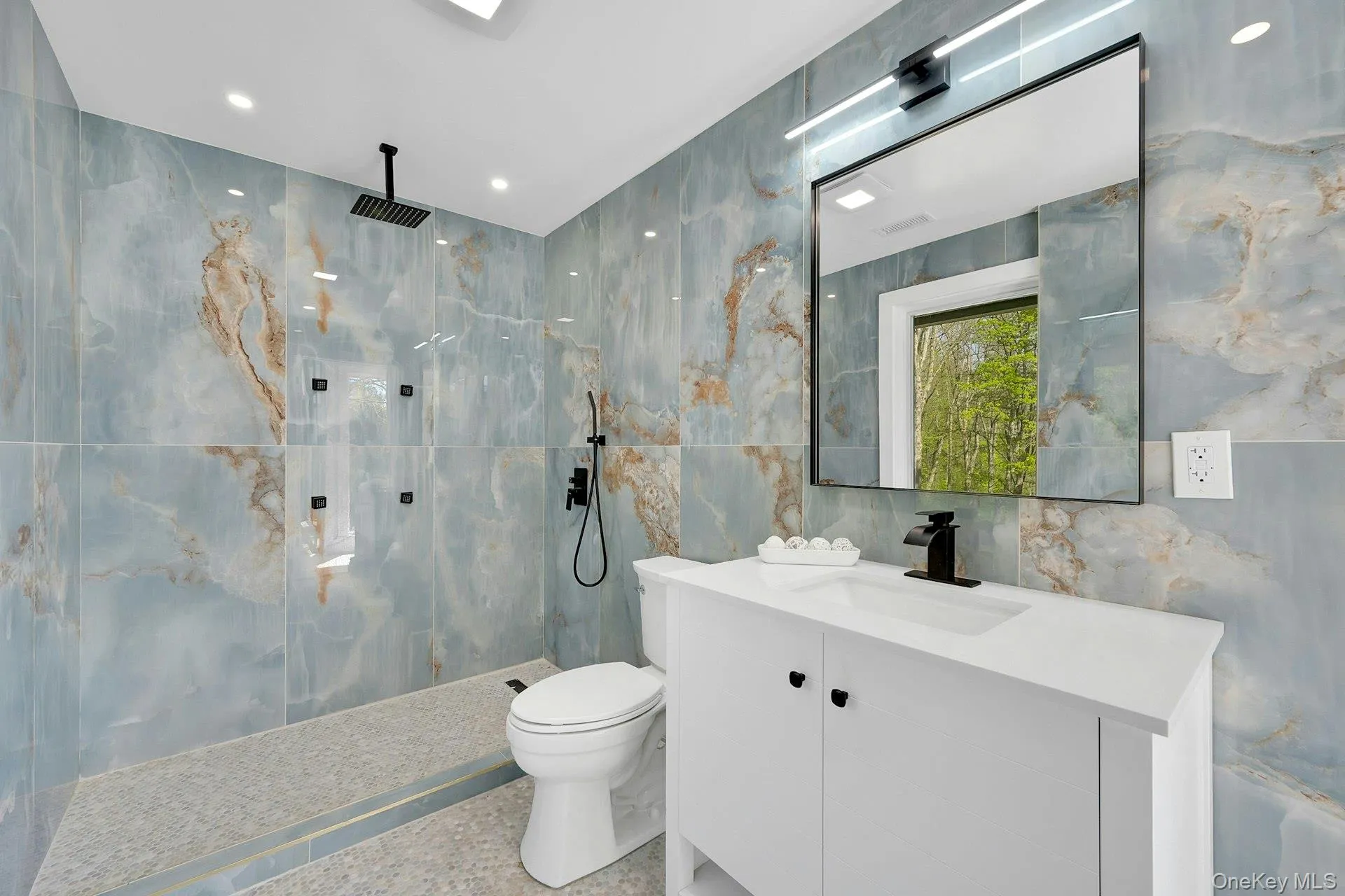 Generously-sized full bathroom on the the first floor adjacent to the indoor pool Generously-sized full bathroom on the the first floor adjacent to the indoor pool