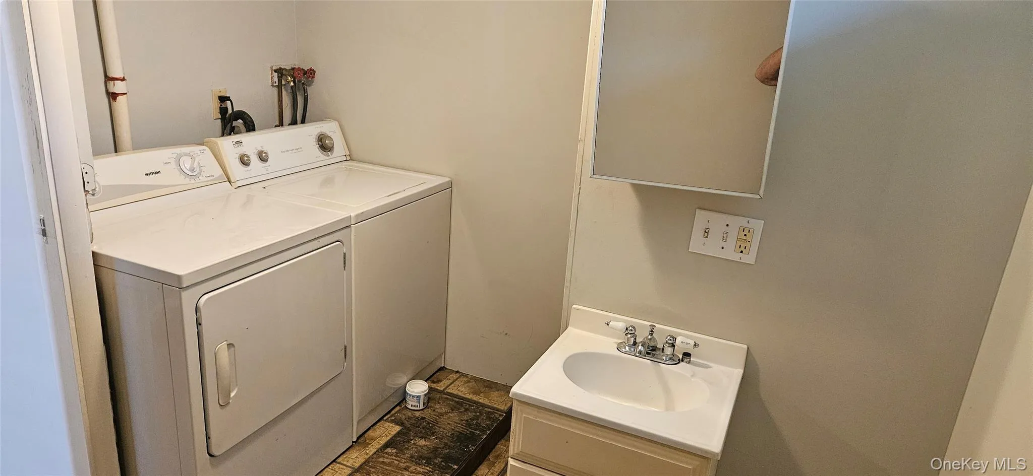 87 Peenpack Trail, Deerpark, NY, 3 Bedrooms Bedrooms, 5 Rooms Rooms,1 BathroomBathrooms,Residential,For Rent,Peenpack,0,995565 87 Peenpack Trail, Deerpark, NY, 3 Bedrooms Bedrooms, 5 Rooms Rooms,1 BathroomBathrooms,Residential,For Rent,Peenpack,0,995565