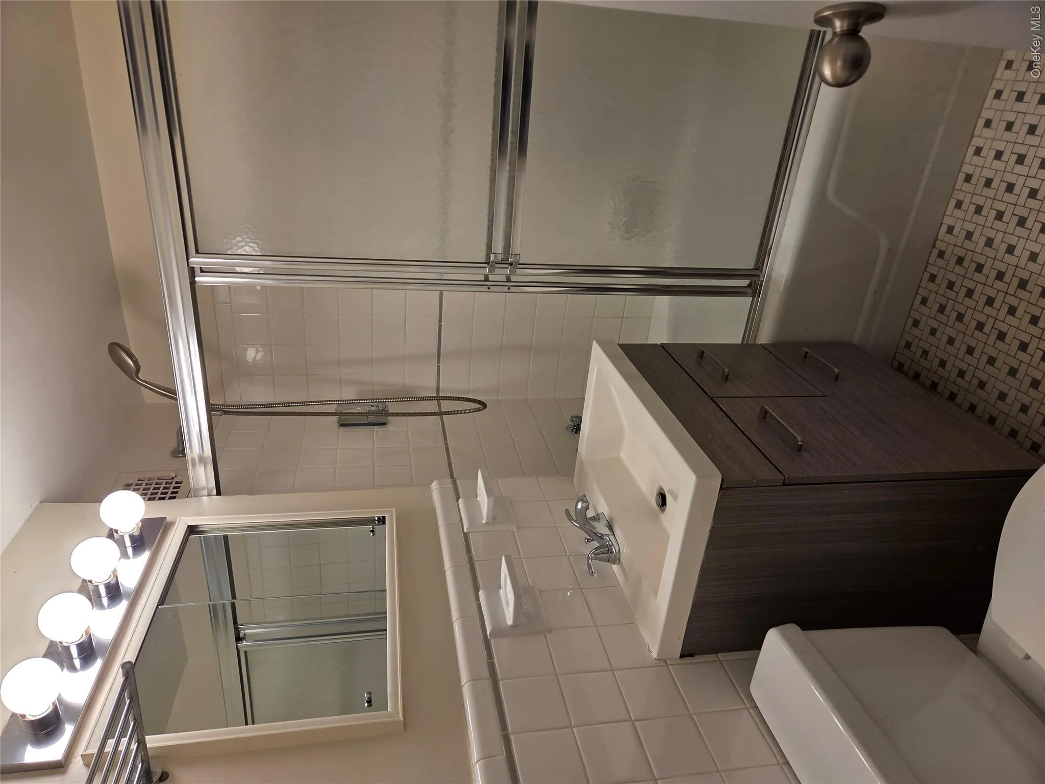 61-25 97th Street, New York, NY, 3 Rooms Rooms,1 BathroomBathrooms,Residential,For Rent,97th,0,995592 61-25 97th Street, New York, NY, 3 Rooms Rooms,1 BathroomBathrooms,Residential,For Rent,97th,0,995592