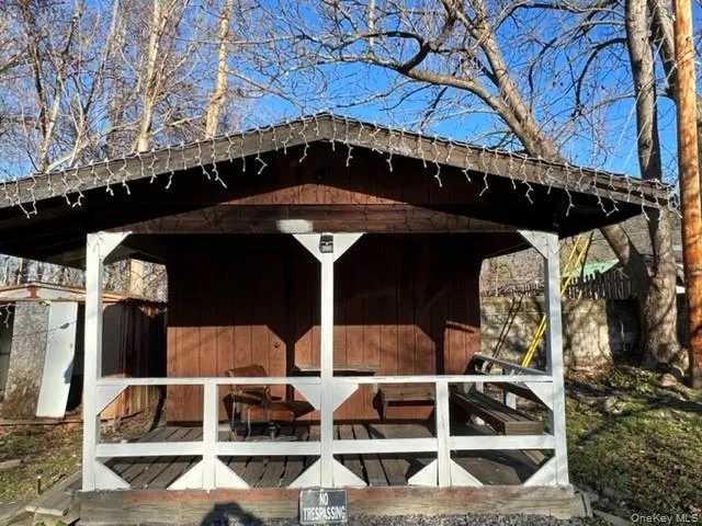 Outdoor Deck & Seating Area Outdoor Deck & Seating Area