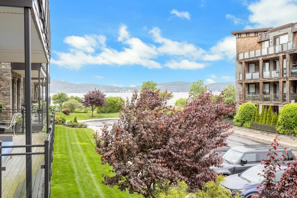 18 Rivers Edge Drive, Greenburgh, NY, 2 Bedrooms Bedrooms, 5 Rooms Rooms,2 BathroomsBathrooms,Residential,For Rent,Rivers Edge,0,995686 18 Rivers Edge Drive, Greenburgh, NY, 2 Bedrooms Bedrooms, 5 Rooms Rooms,2 BathroomsBathrooms,Residential,For Rent,Rivers Edge,0,995686