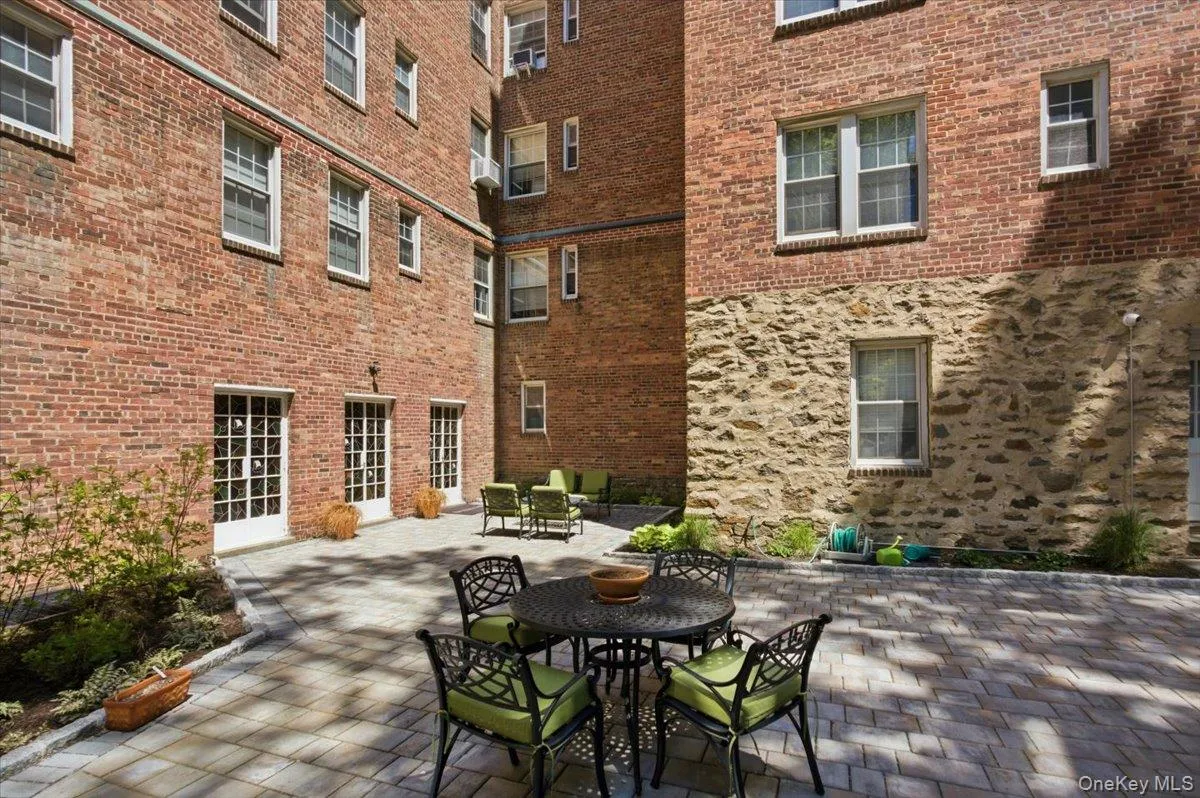 An inviting patio shared with residents. An inviting patio shared with residents.