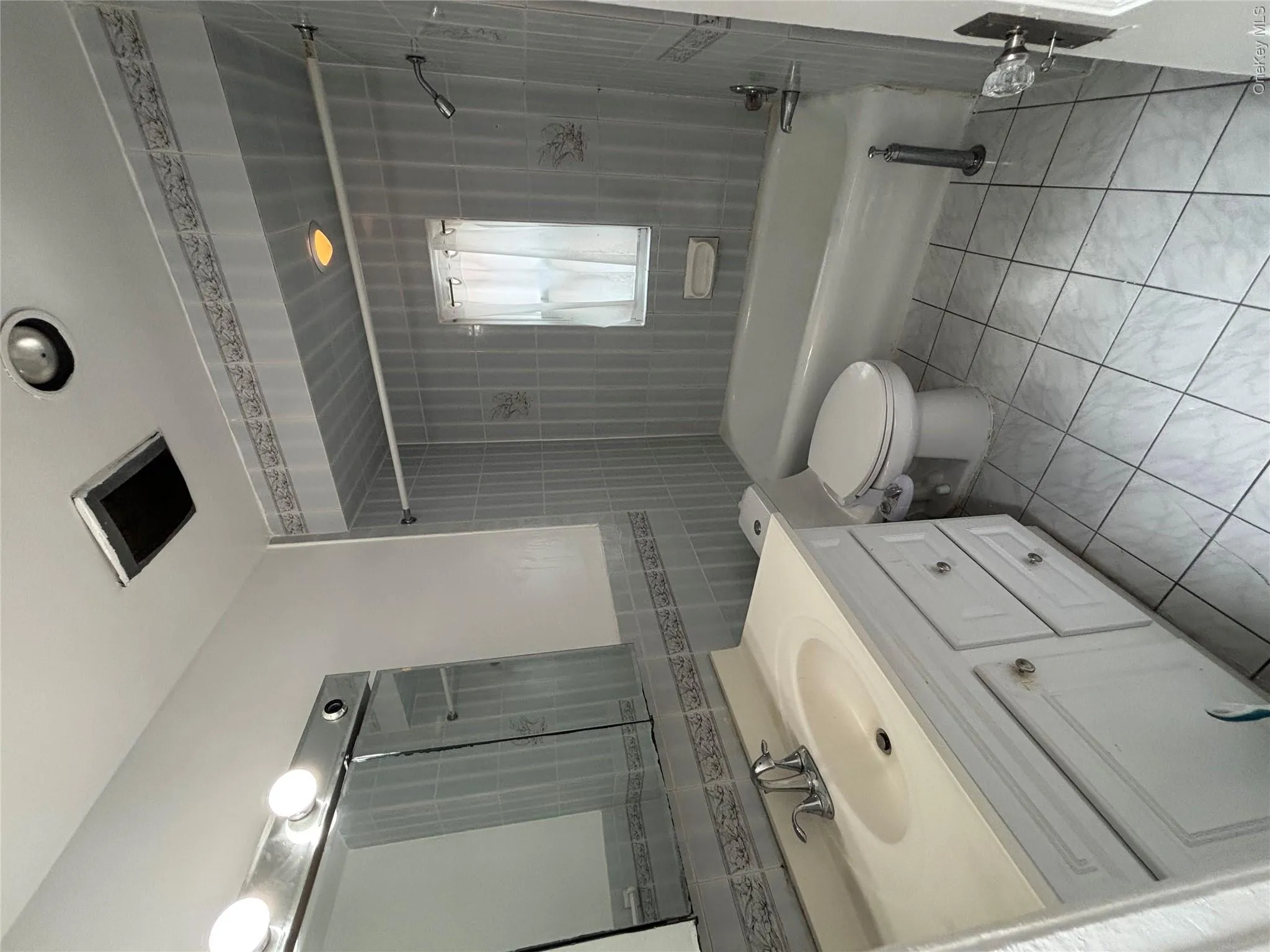132-14 81st Street, New York, NY, 3 Bedrooms Bedrooms, 7 Rooms Rooms,1 BathroomBathrooms,Residential Lease,For Rent,81st,0,995698 132-14 81st Street, New York, NY, 3 Bedrooms Bedrooms, 7 Rooms Rooms,1 BathroomBathrooms,Residential Lease,For Rent,81st,0,995698