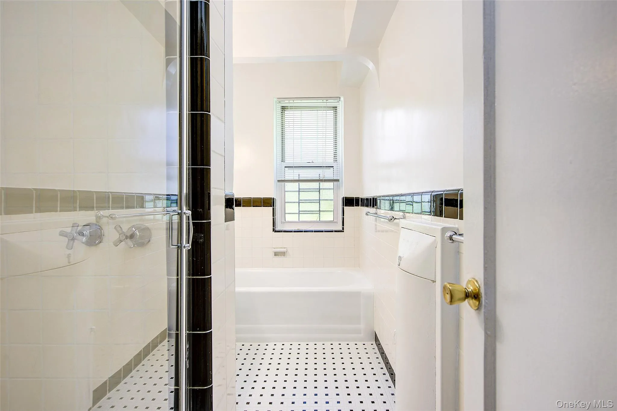 76-35 113th Street, New York, NY, 2 Bedrooms Bedrooms, 4 Rooms Rooms,1 BathroomBathrooms,Residential Sale,For Rent,113th,0,995703 76-35 113th Street, New York, NY, 2 Bedrooms Bedrooms, 4 Rooms Rooms,1 BathroomBathrooms,Residential Sale,For Rent,113th,0,995703