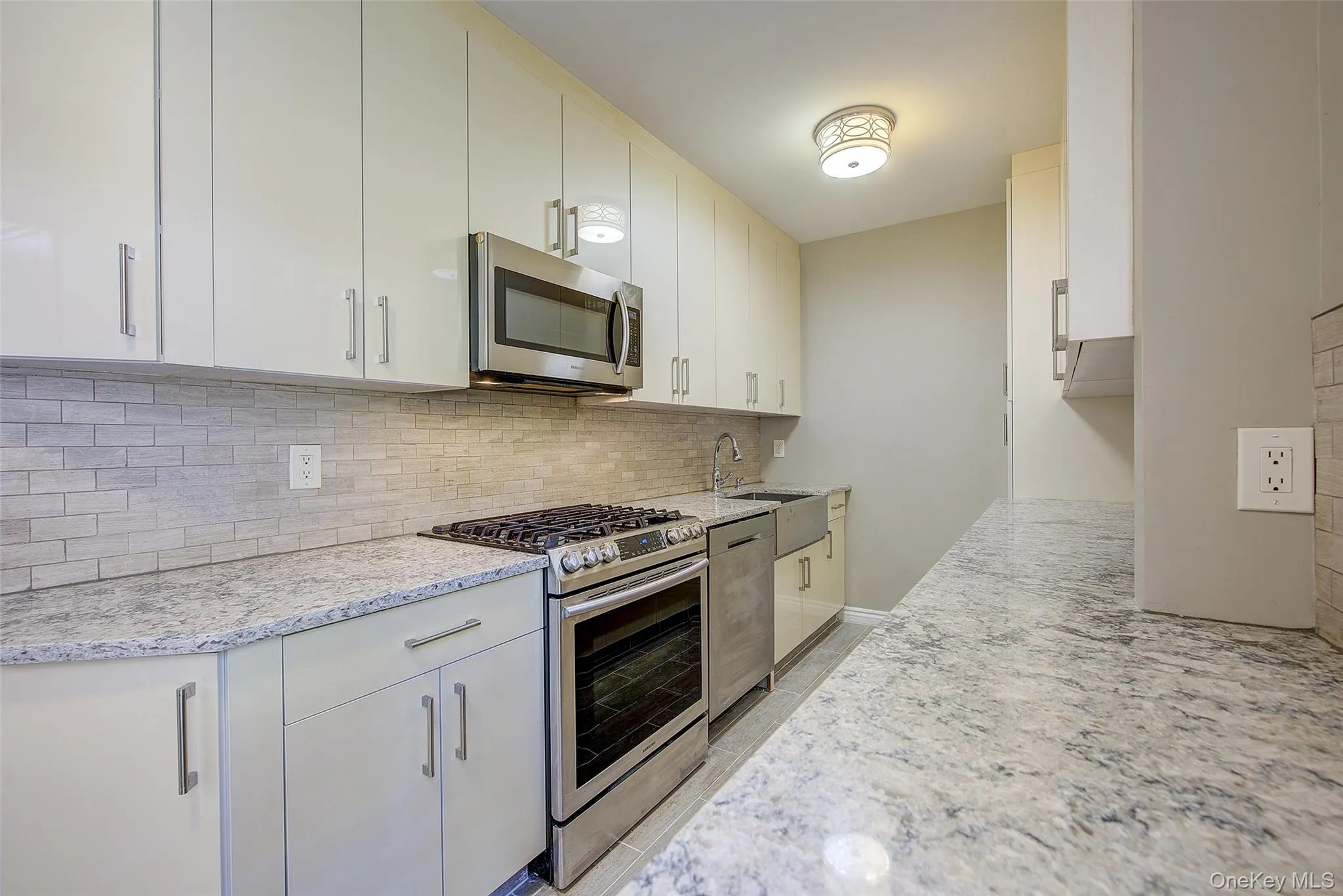 76-35 113th Street, New York, NY, 2 Bedrooms Bedrooms, 4 Rooms Rooms,1 BathroomBathrooms,Residential Sale,For Rent,113th,0,995703 76-35 113th Street, New York, NY, 2 Bedrooms Bedrooms, 4 Rooms Rooms,1 BathroomBathrooms,Residential Sale,For Rent,113th,0,995703