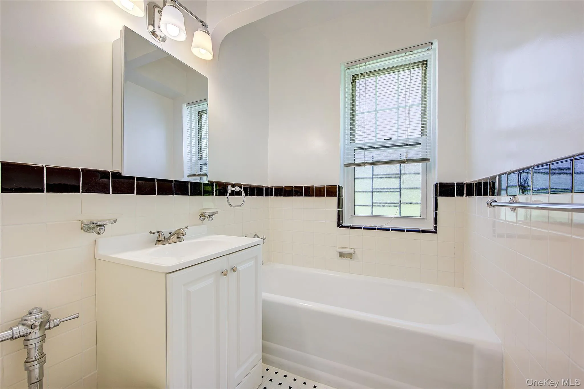 76-35 113th Street, New York, NY, 2 Bedrooms Bedrooms, 4 Rooms Rooms,1 BathroomBathrooms,Residential,For Rent,113th,0,995703 76-35 113th Street, New York, NY, 2 Bedrooms Bedrooms, 4 Rooms Rooms,1 BathroomBathrooms,Residential,For Rent,113th,0,995703