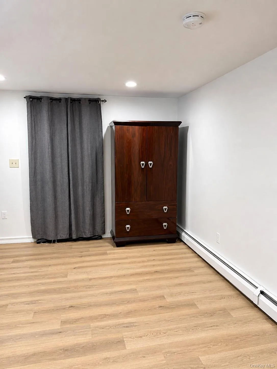 1 New Jersey Street, Babylon, NY, 1 Bedroom Bedrooms, 2 Rooms Rooms,1 BathroomBathrooms,Residential Lease,For Rent,New Jersey,0,995741 1 New Jersey Street, Babylon, NY, 1 Bedroom Bedrooms, 2 Rooms Rooms,1 BathroomBathrooms,Residential Lease,For Rent,New Jersey,0,995741