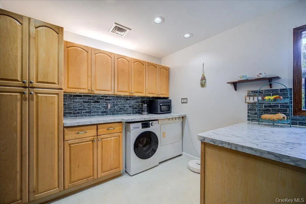 9 Van Vlack Road, East Fishkill, NY, 3 Bedrooms Bedrooms, 9 Rooms Rooms,3 BathroomsBathrooms,Residential,For Rent,Van Vlack,0,KEY995743 9 Van Vlack Road, East Fishkill, NY, 3 Bedrooms Bedrooms, 9 Rooms Rooms,3 BathroomsBathrooms,Residential,For Rent,Van Vlack,0,KEY995743