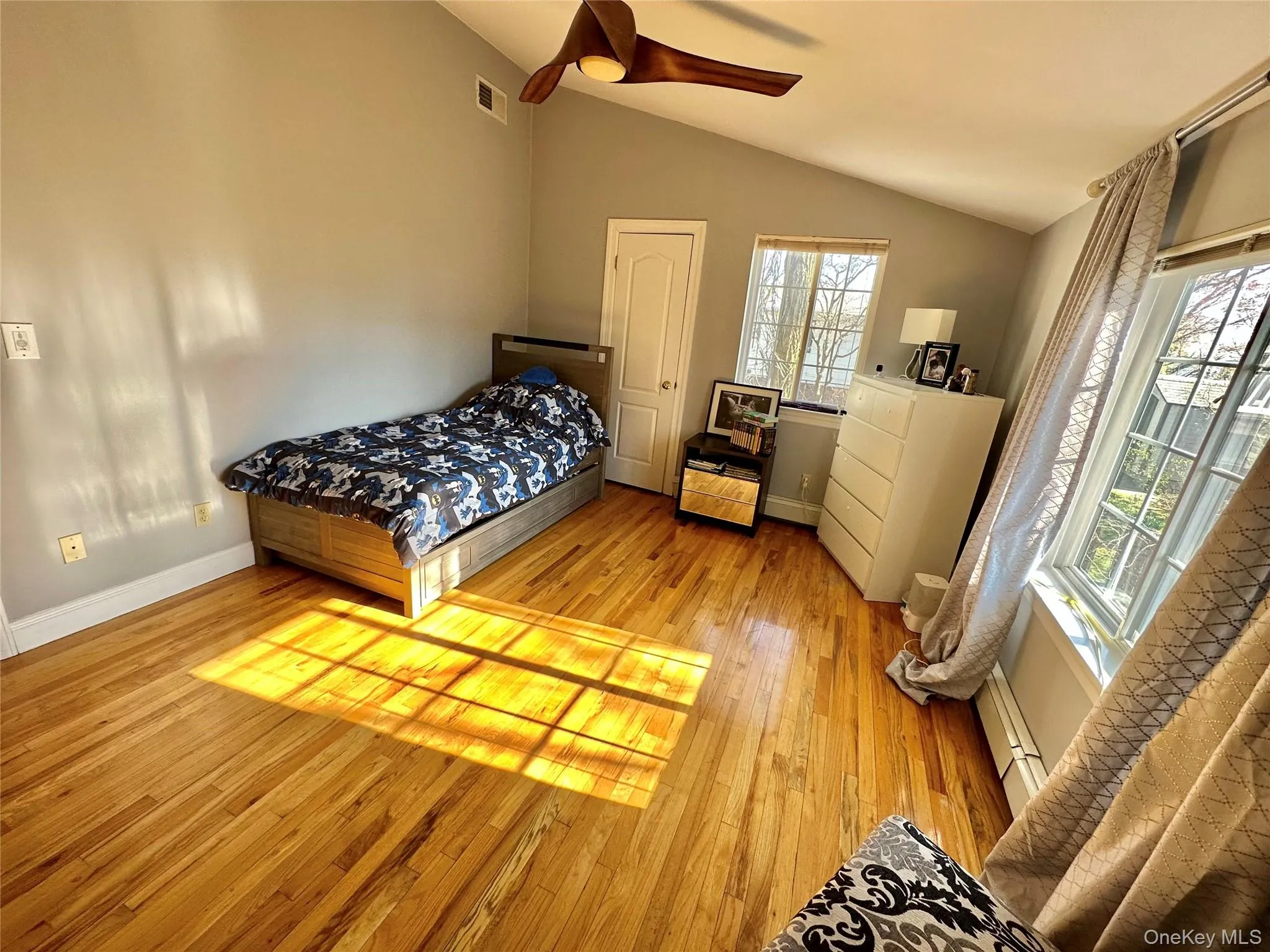 37 Hickory, North Hempstead, NY, 3 Bedrooms Bedrooms, 5 Rooms Rooms,2 BathroomsBathrooms,Residential Lease,For Rent,Hickory,0,995754 37 Hickory, North Hempstead, NY, 3 Bedrooms Bedrooms, 5 Rooms Rooms,2 BathroomsBathrooms,Residential Lease,For Rent,Hickory,0,995754