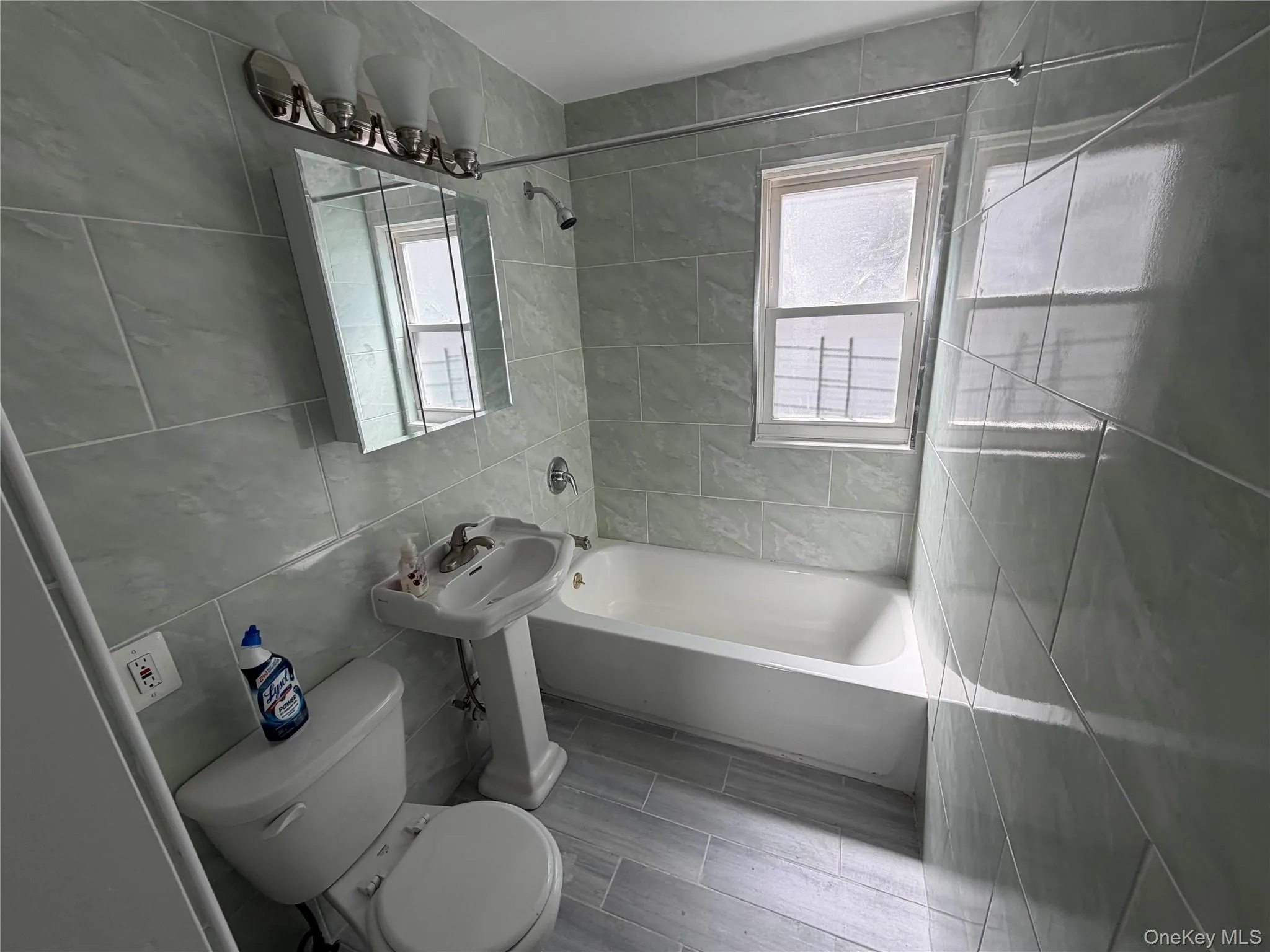 9055 178th Street, New York, NY, 3 Bedrooms Bedrooms, 6 Rooms Rooms,1 BathroomBathrooms,Residential Lease,For Rent,178th,0,995781 9055 178th Street, New York, NY, 3 Bedrooms Bedrooms, 6 Rooms Rooms,1 BathroomBathrooms,Residential Lease,For Rent,178th,0,995781