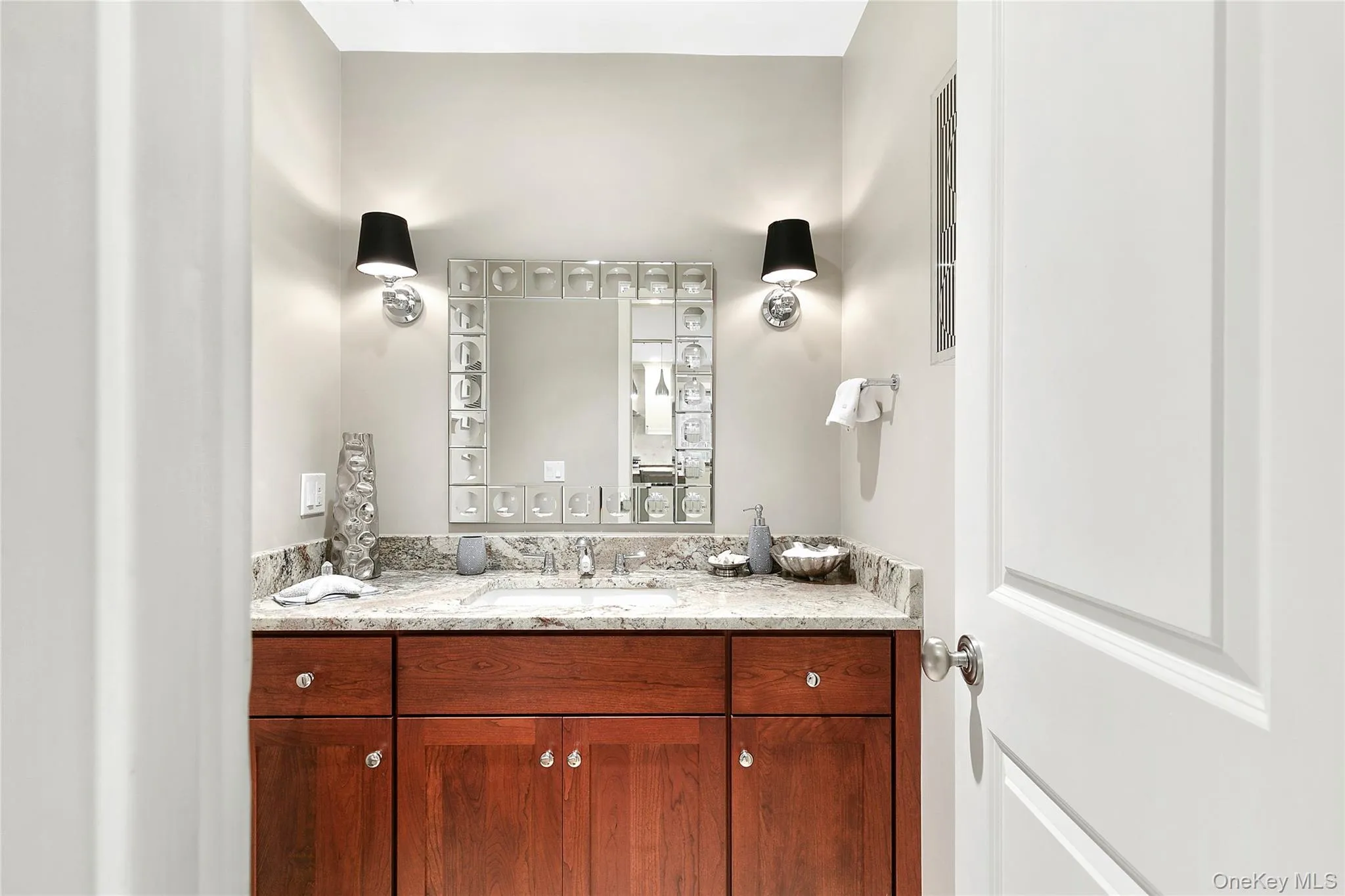 6 Wagon Lane, East Hampton, New York 11937