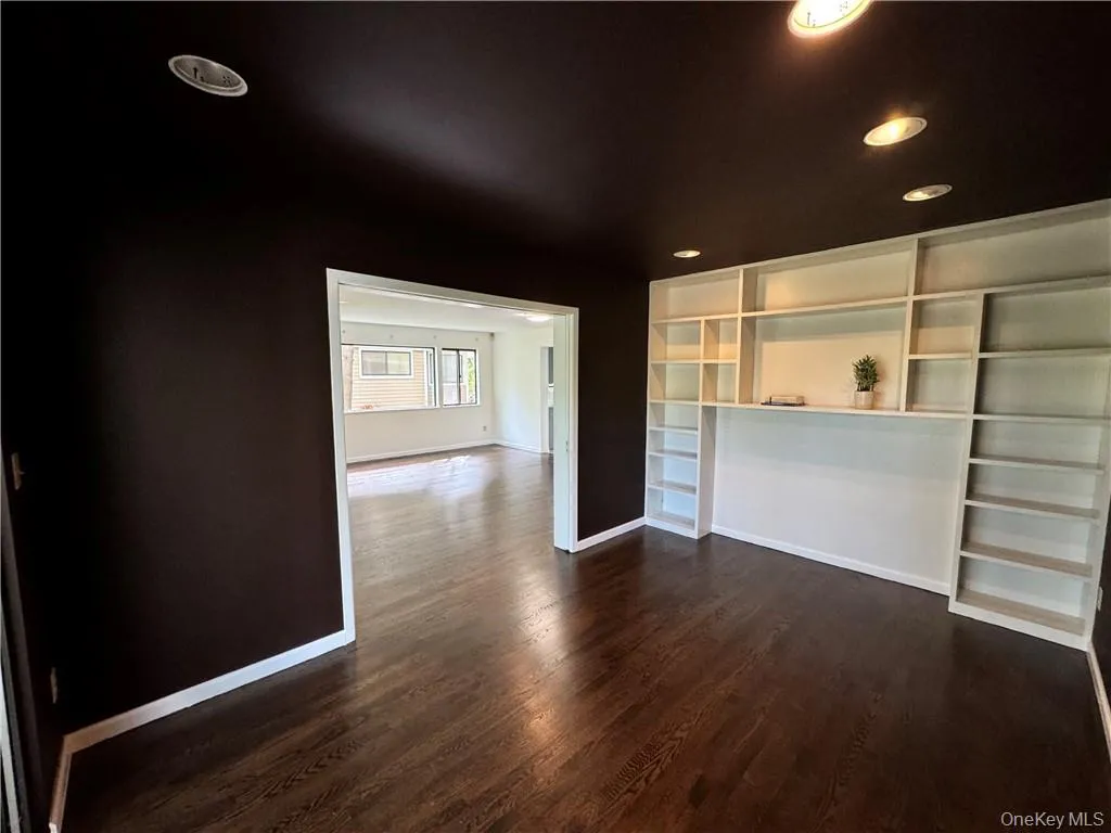 Relaxing den/home office/media room Relaxing den/home office/media room