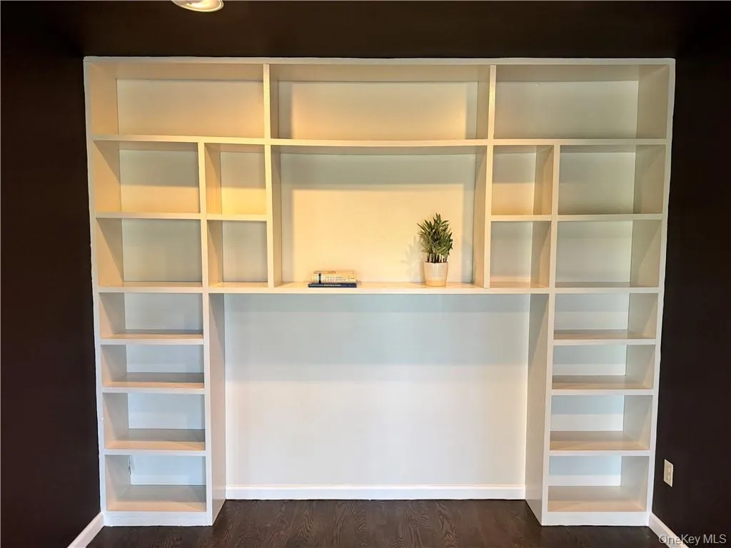 Built in shelving/bookcase in bonus room/home office/den Built in shelving/bookcase in bonus room/home office/den