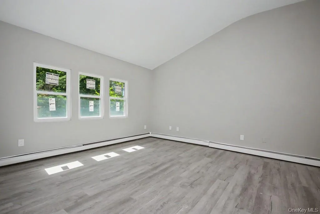 The Living Room w/Vaulted Ceilings gives a light & spacious feeling. The Living Room w/Vaulted Ceilings gives a light & spacious feeling.